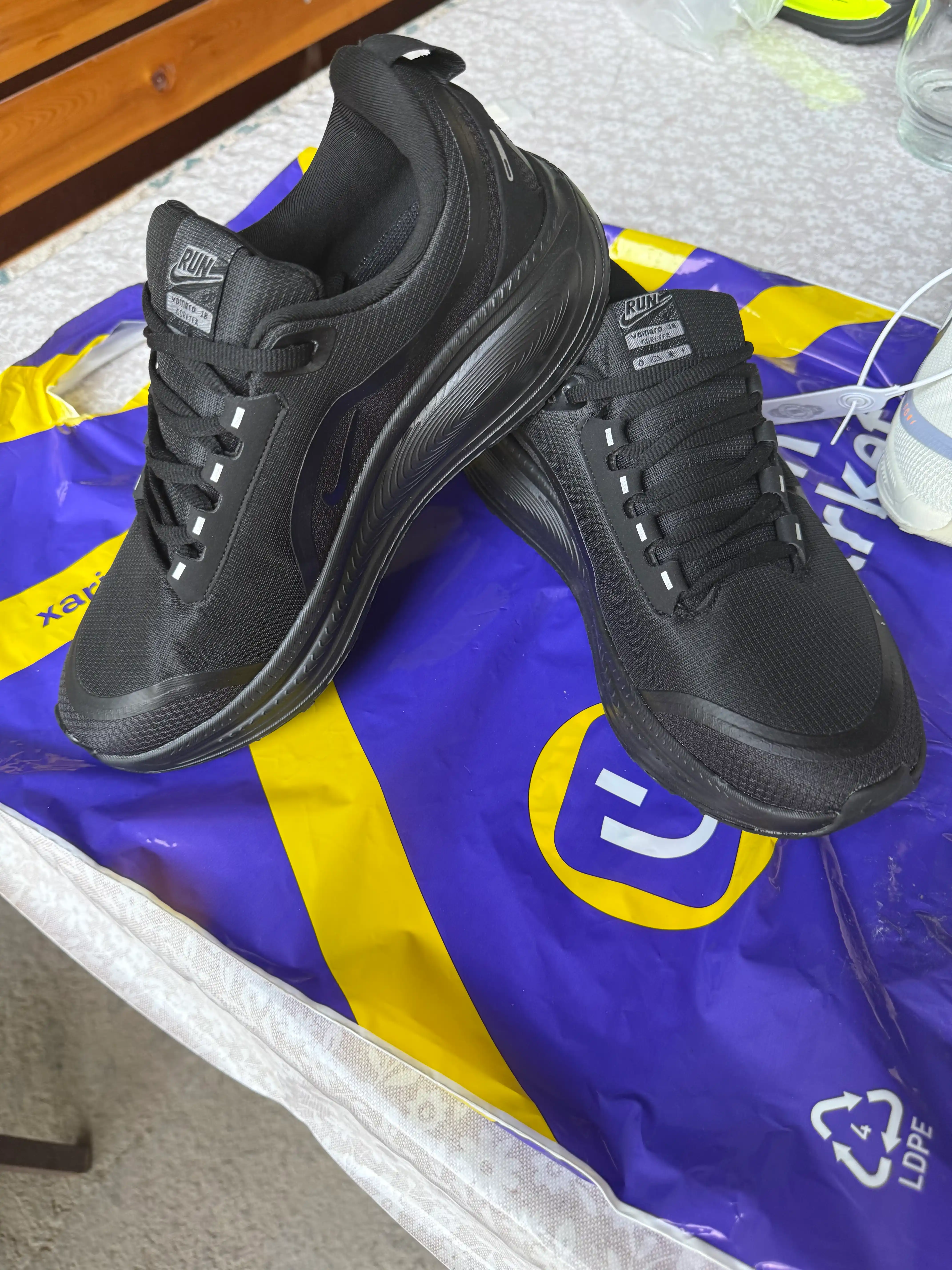 Nike Air, Max, ZoomX krossovkalari, 1 o‘lcham kattaroq olish tavsiya etiladi