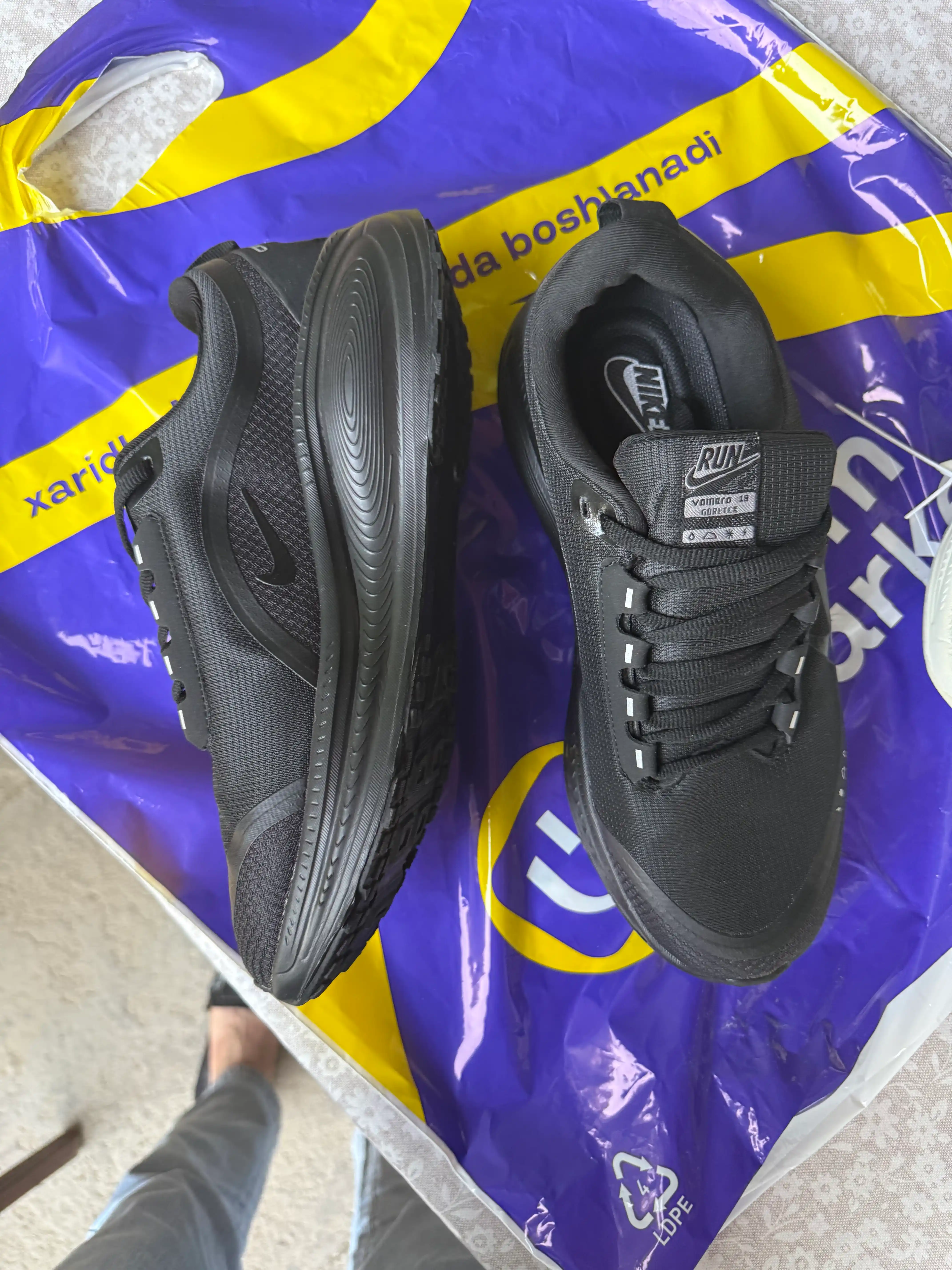 Nike Air, Max, ZoomX krossovkalari, 1 o‘lcham kattaroq olish tavsiya etiladi