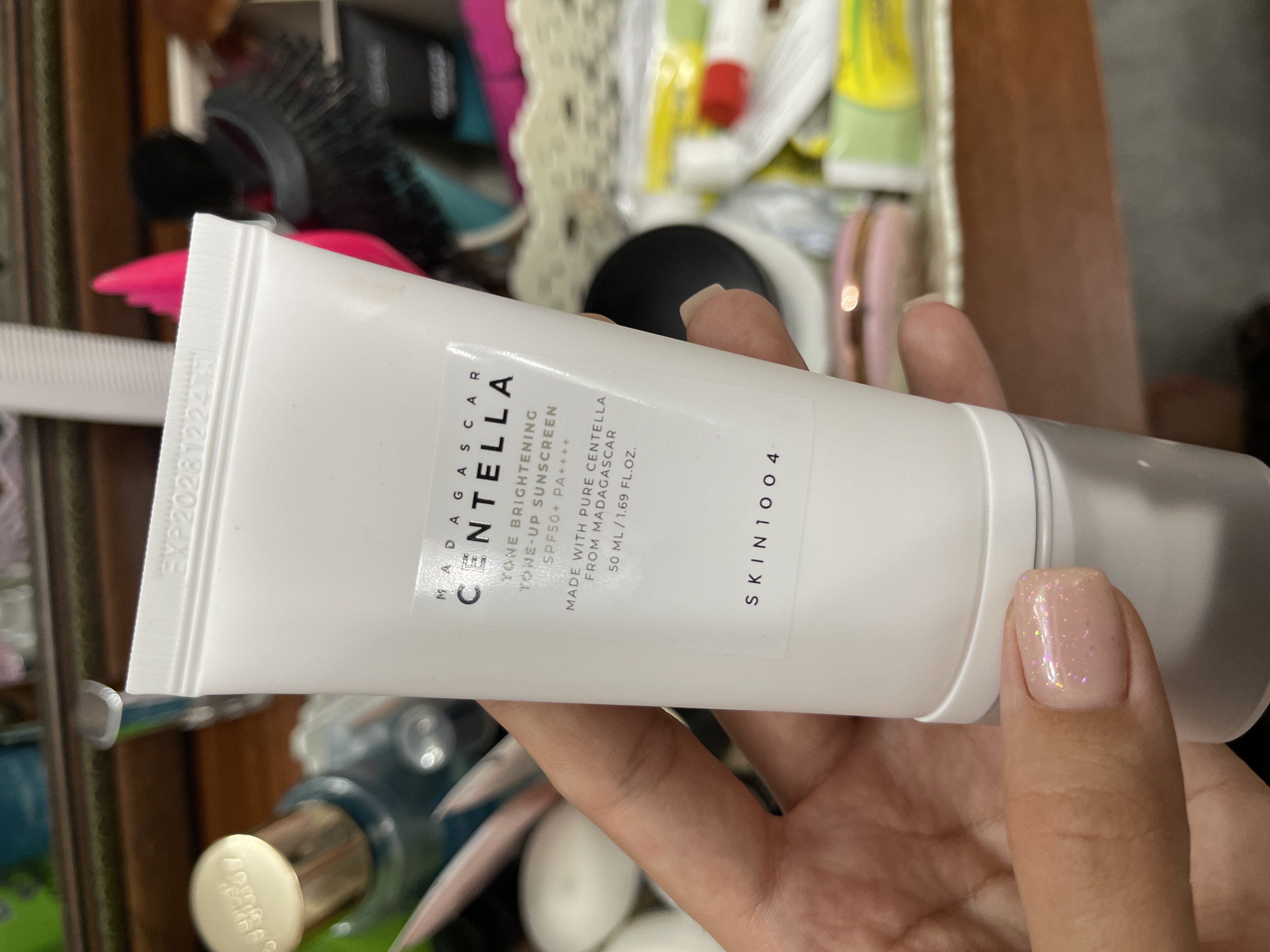 Yorituvchi SPF SKIN1004 Tone Brightening Tone-up Sunscreen SPF50 + PA++++, 50ml