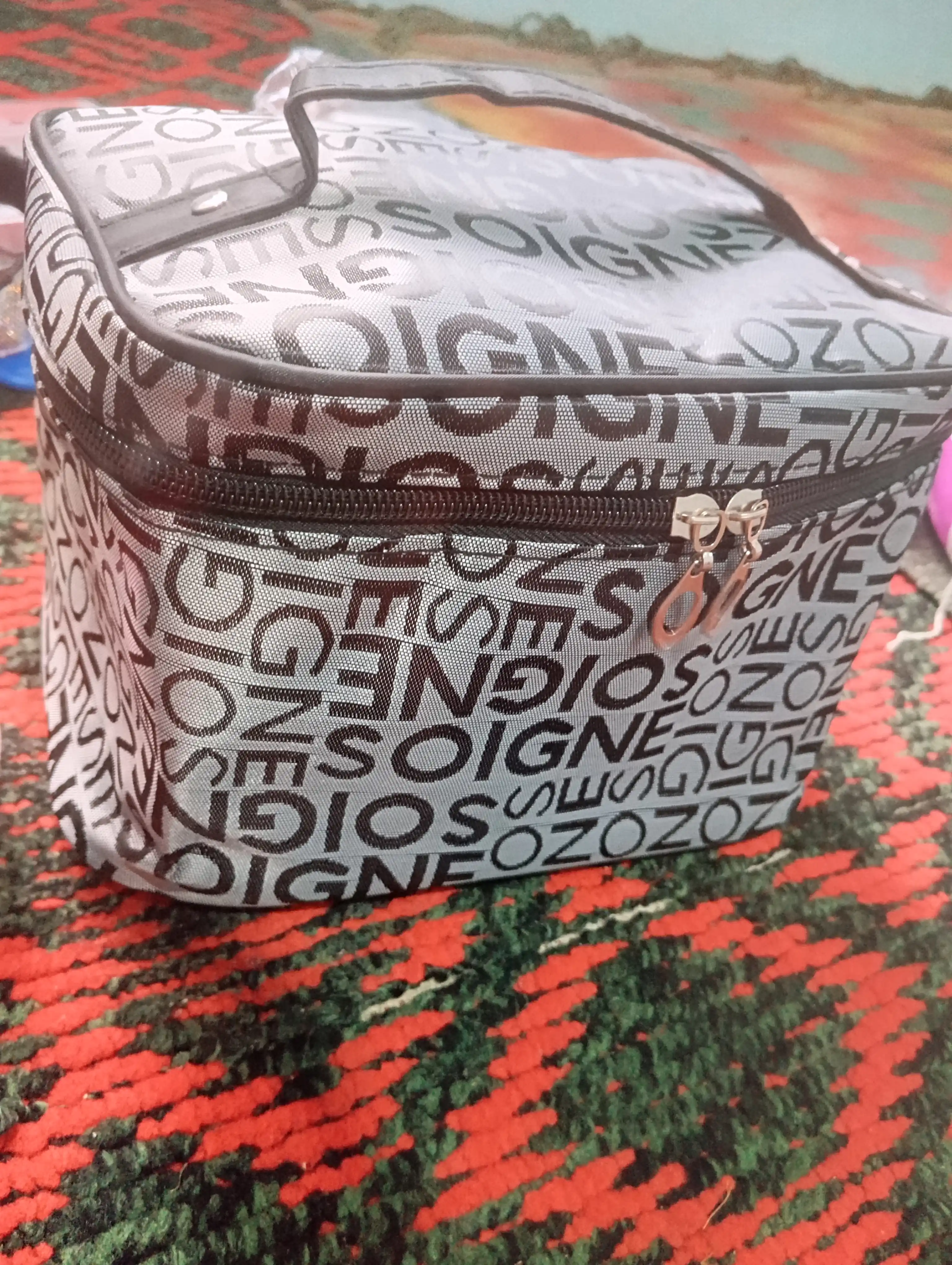 Kosmetik sumka, kosmetika uchun sayohat organayzeri