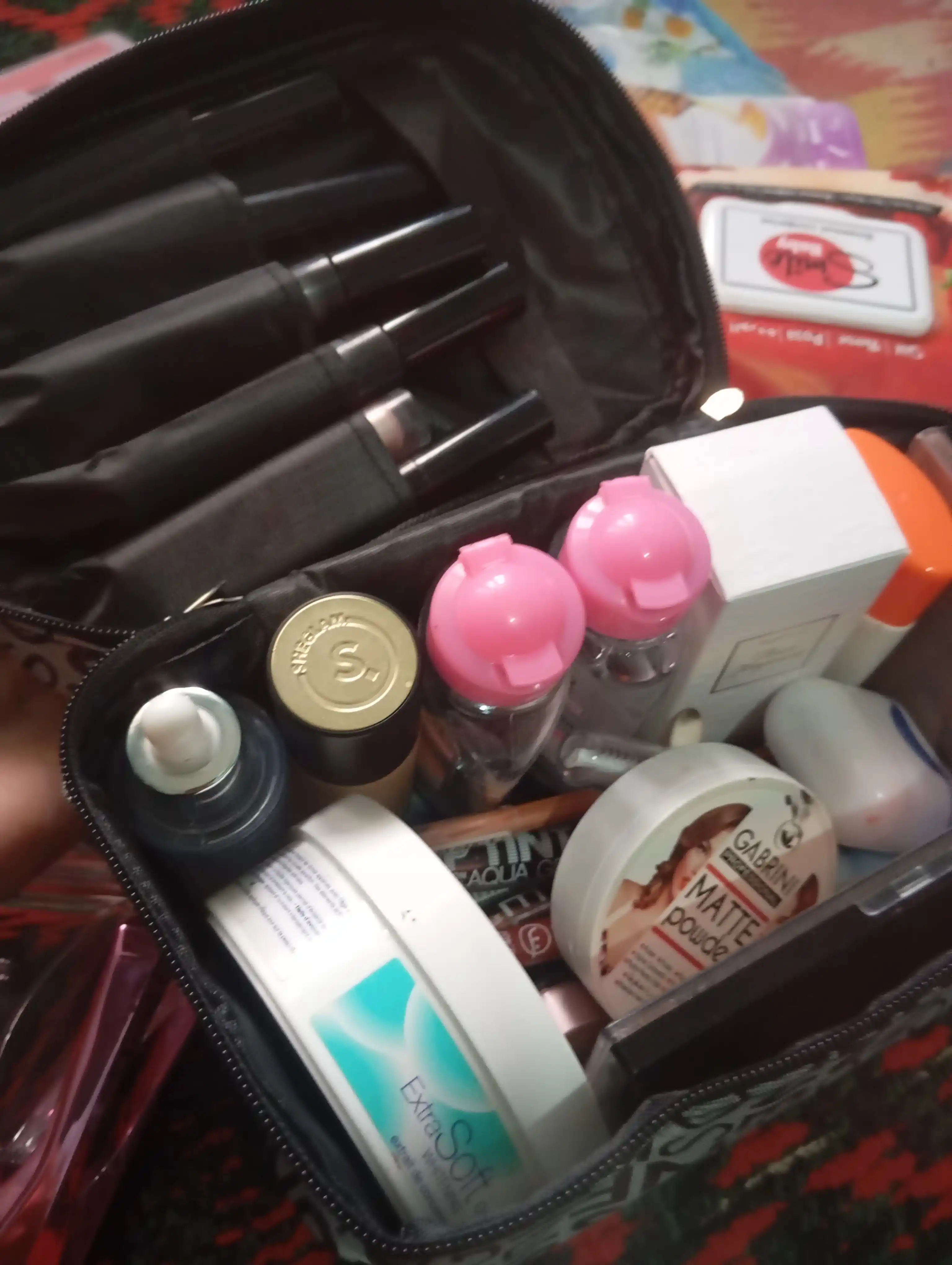 Kosmetik sumka, kosmetika uchun sayohat organayzeri