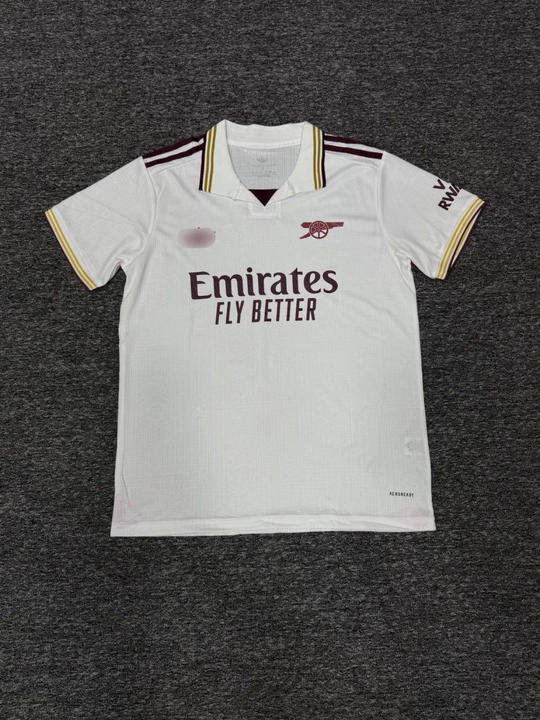 Retro futbol formasi