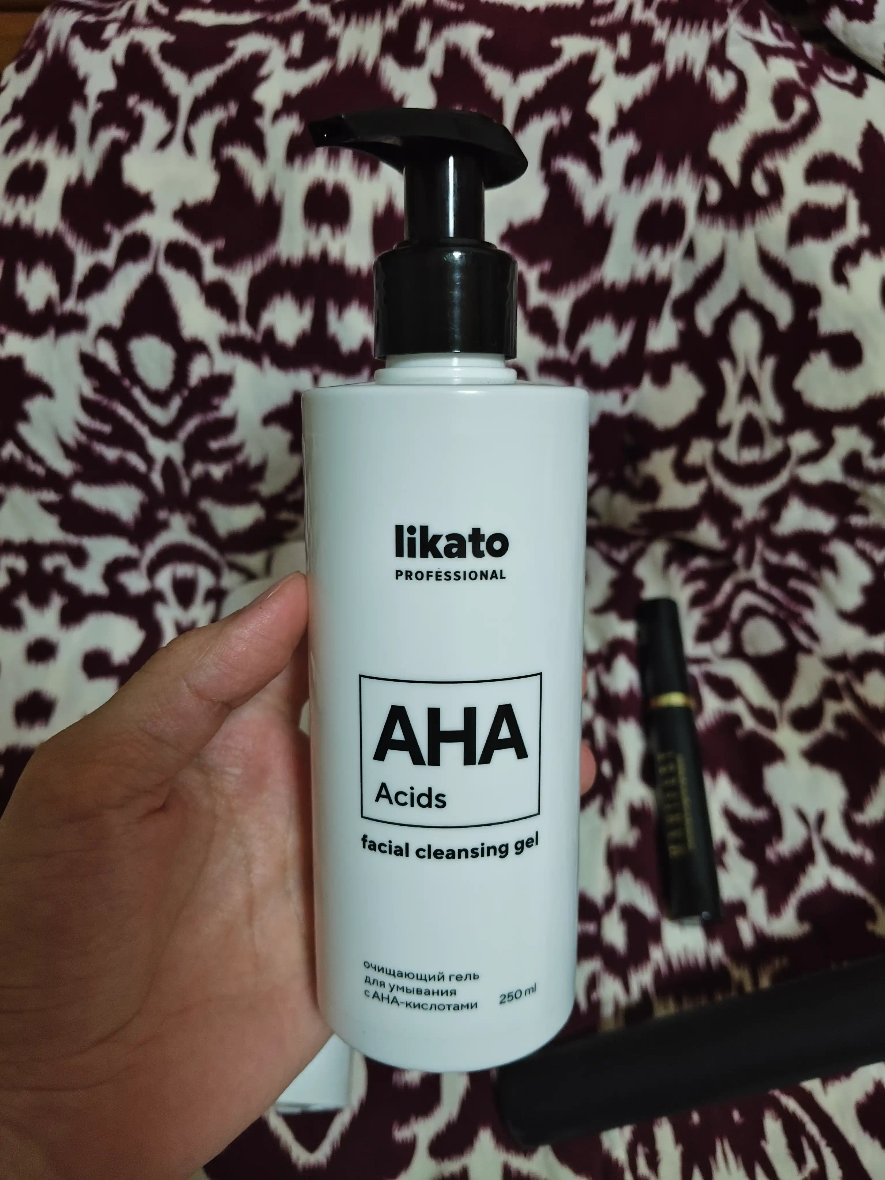 Очищающий гель для умывания с АНА-кислотами LIKATO professional, 250 мл, STD