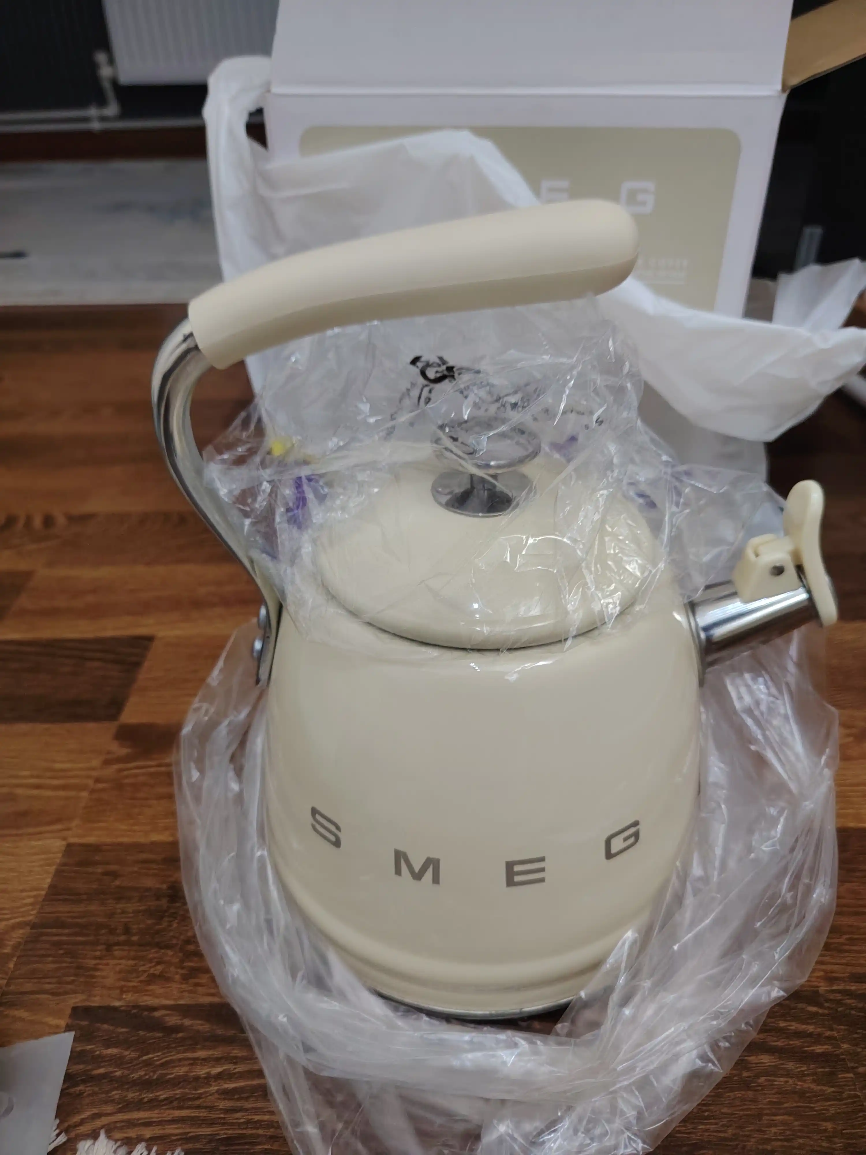 SMEG Retro Stovetop hushtak choynak – 2.3 L