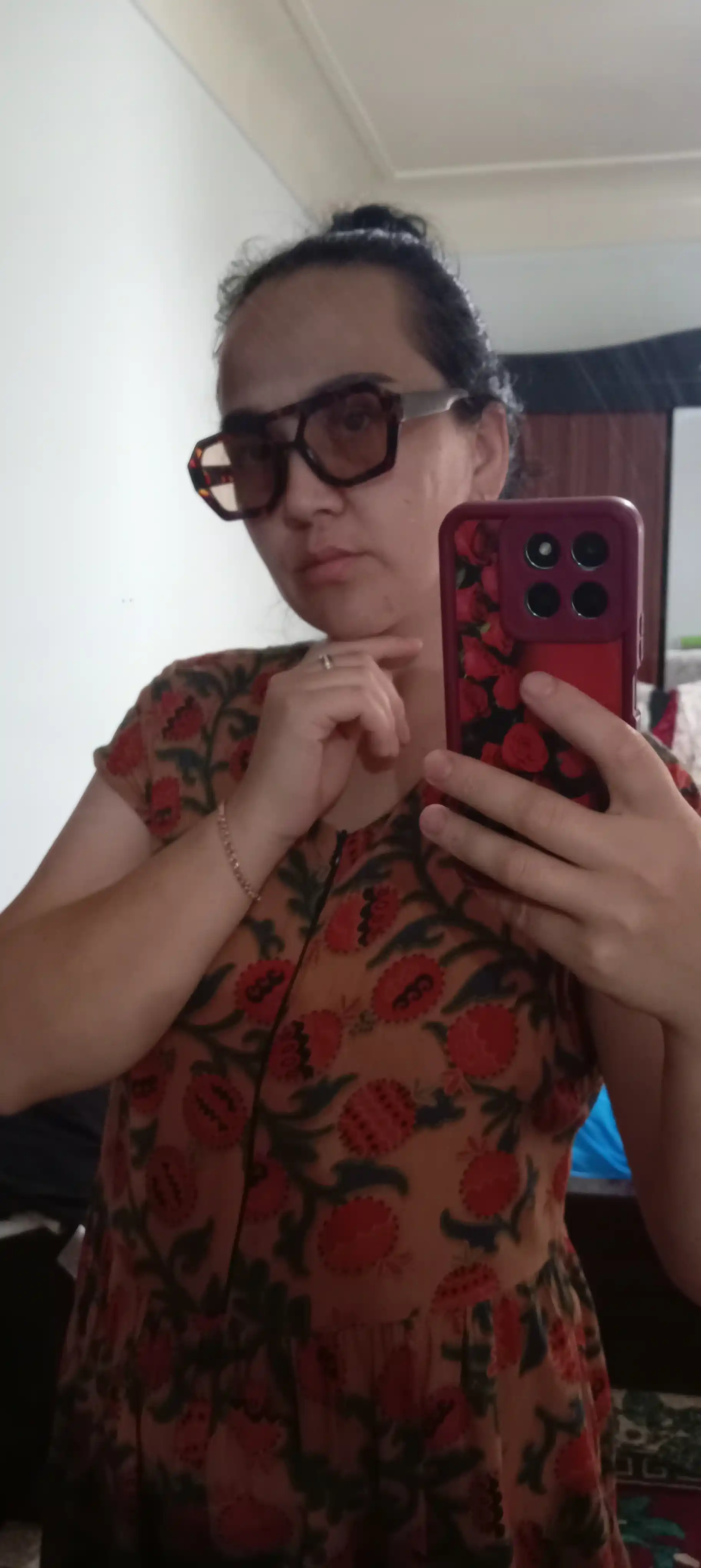 Ayollar ko‘zoynagi,Zamonaviy elegant qora ramka model