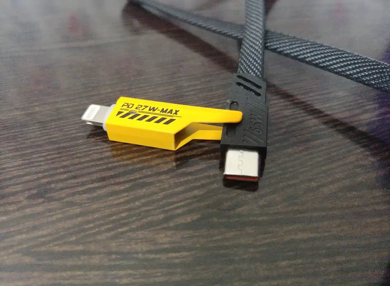 Samsung va iPhone uchun tezkor quvvatlash imkoniyatiga ega Type-C kabeli, ushlagich bilan