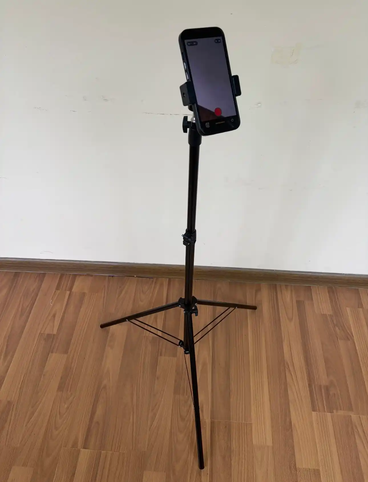 Shtativ, mobil telefon, foto va video kamera ushlagichi