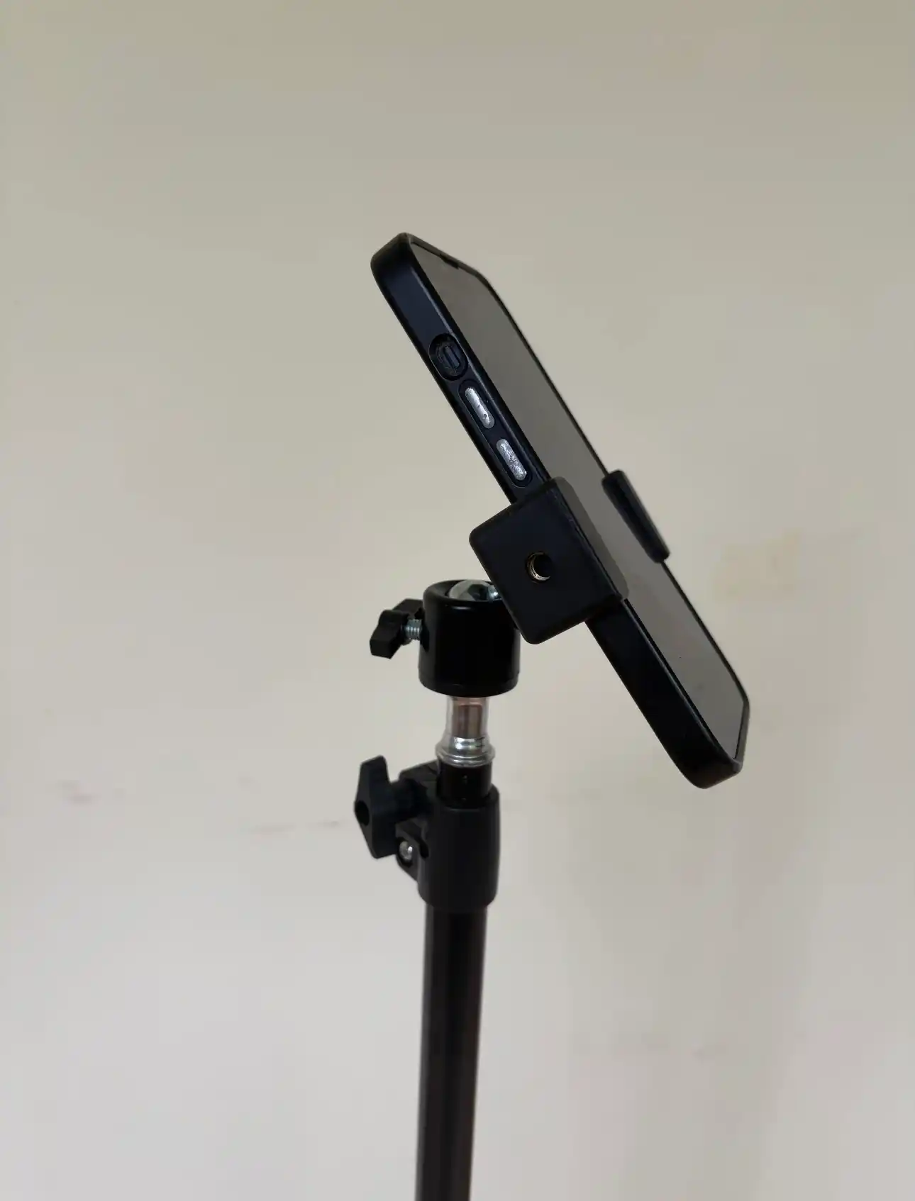 Shtativ, mobil telefon, foto va video kamera ushlagichi