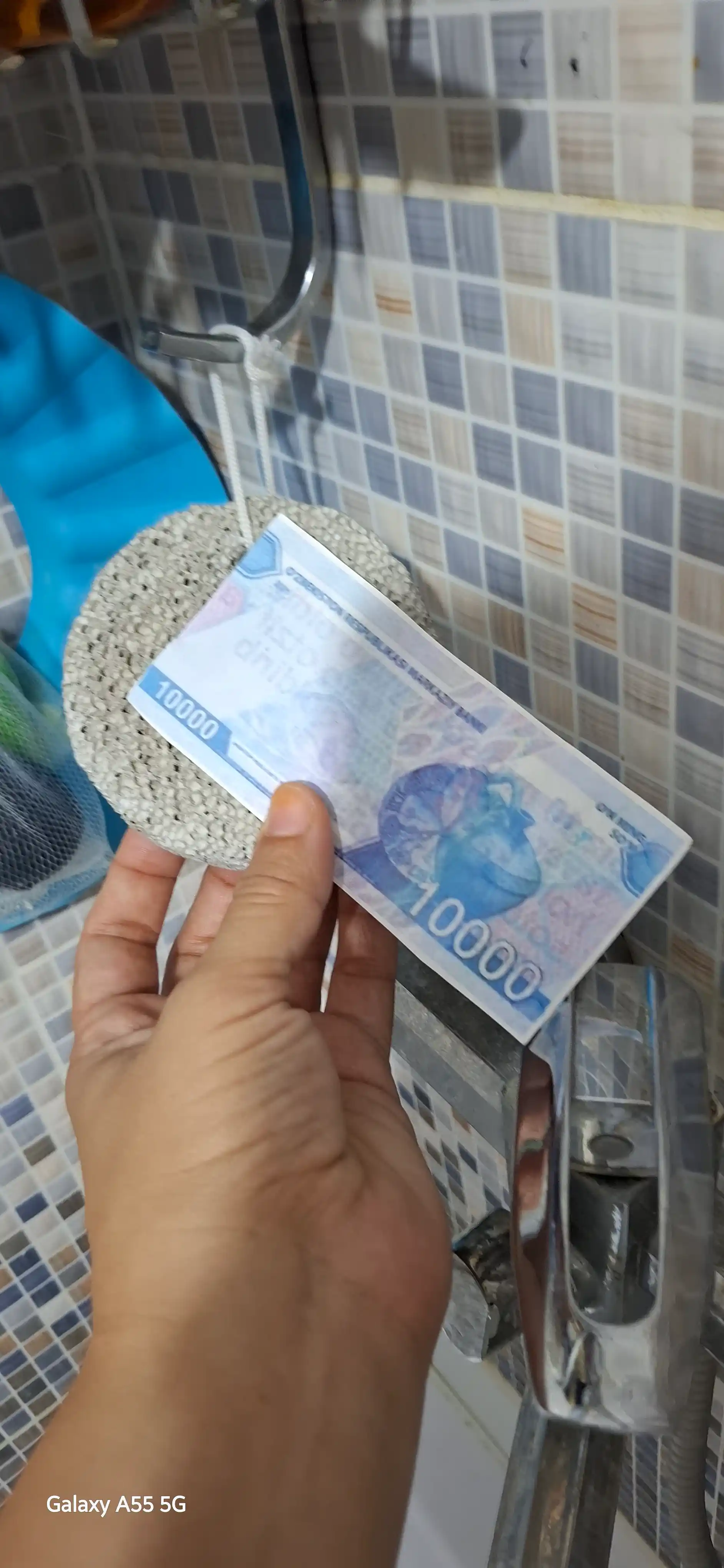 Средство для чистки пяток, пемза
