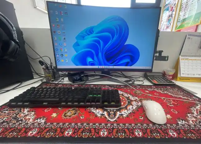 Sichqoncha uchun premium o‘yin tagligi fors gilami dizayni, sirpanishga qarshi