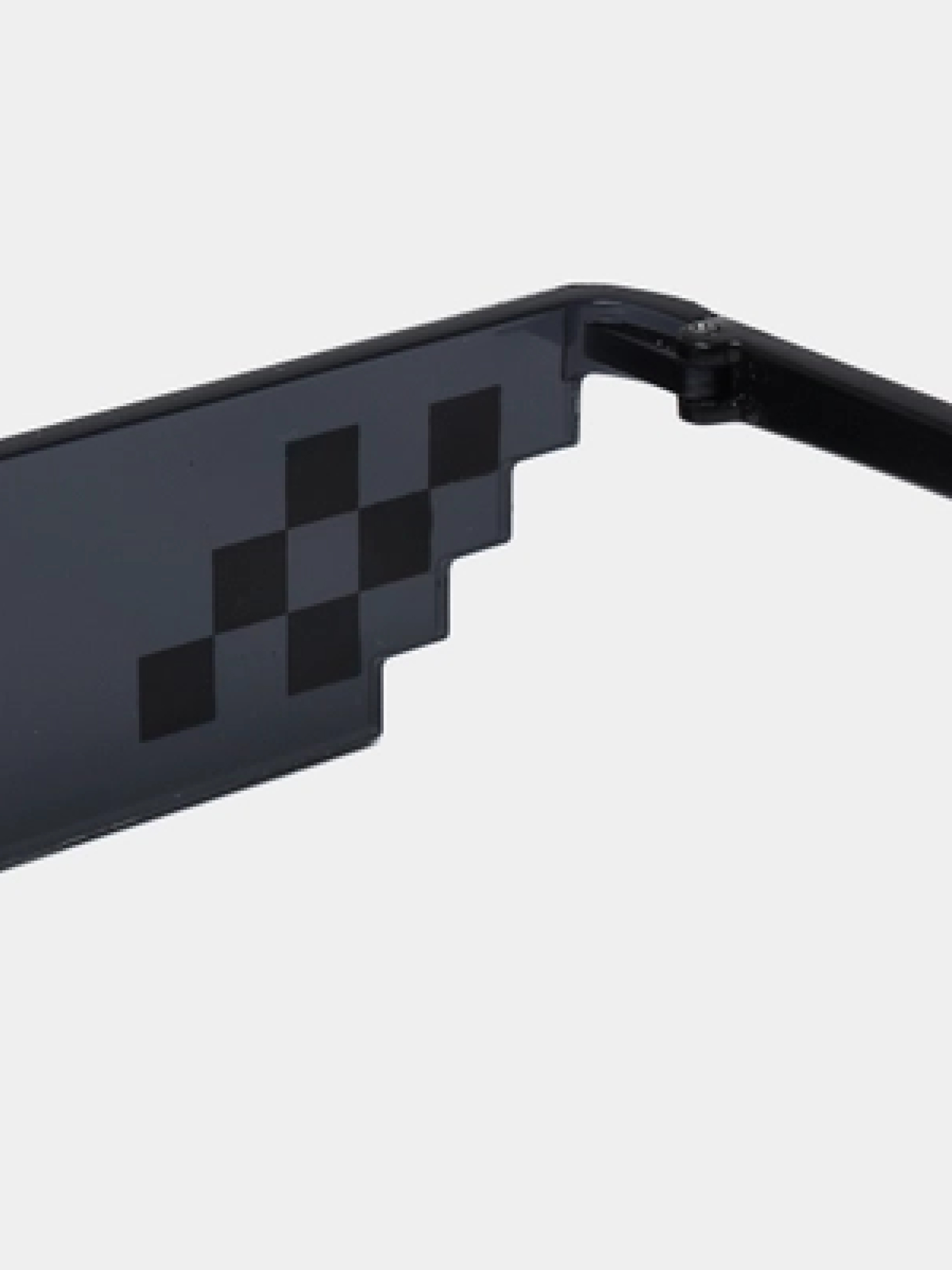 GTA va Minecraft uslubidagi pikselli quyoshdan himoyalovchi ko‘zoynak