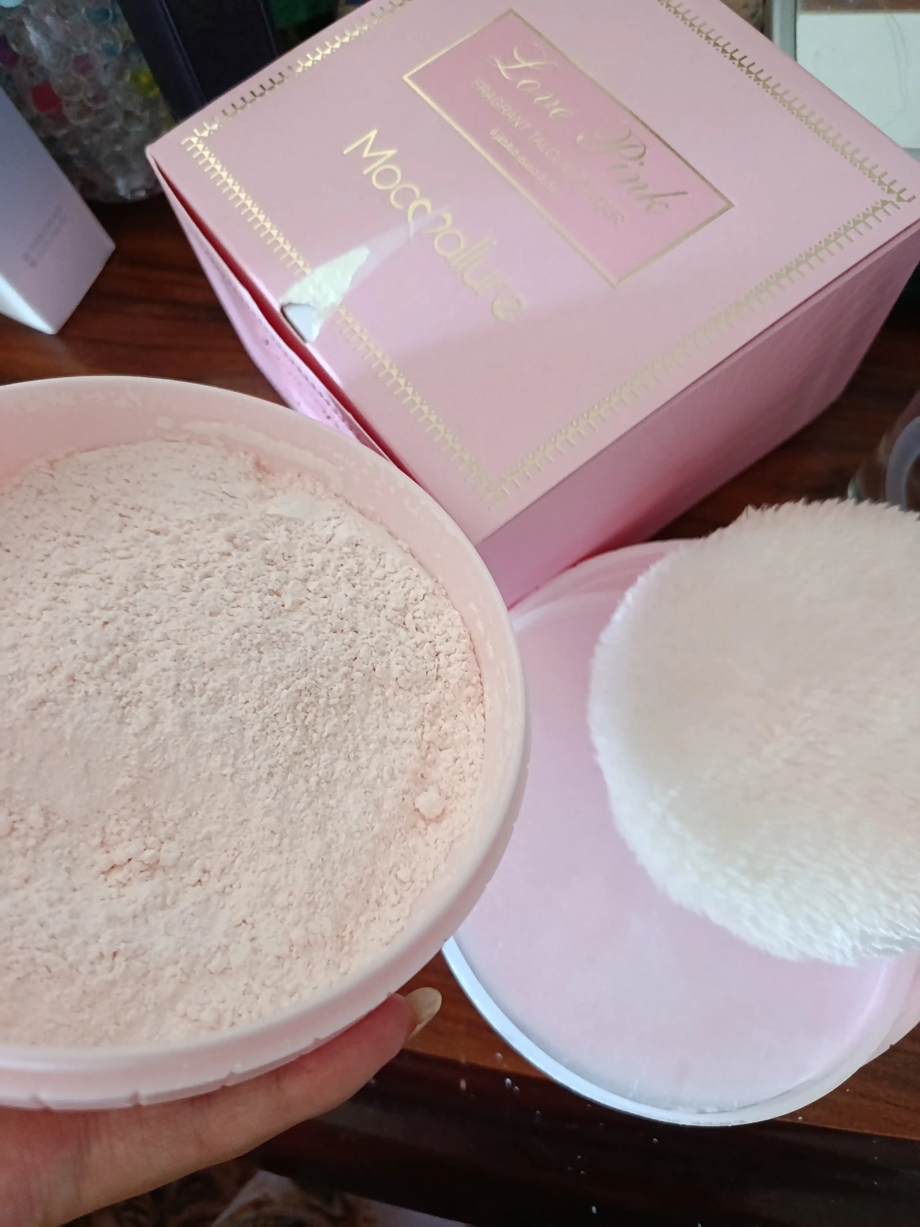 Ayollar uchun xushbo‘y talk, tana pudrasi Mocallure, 100 g