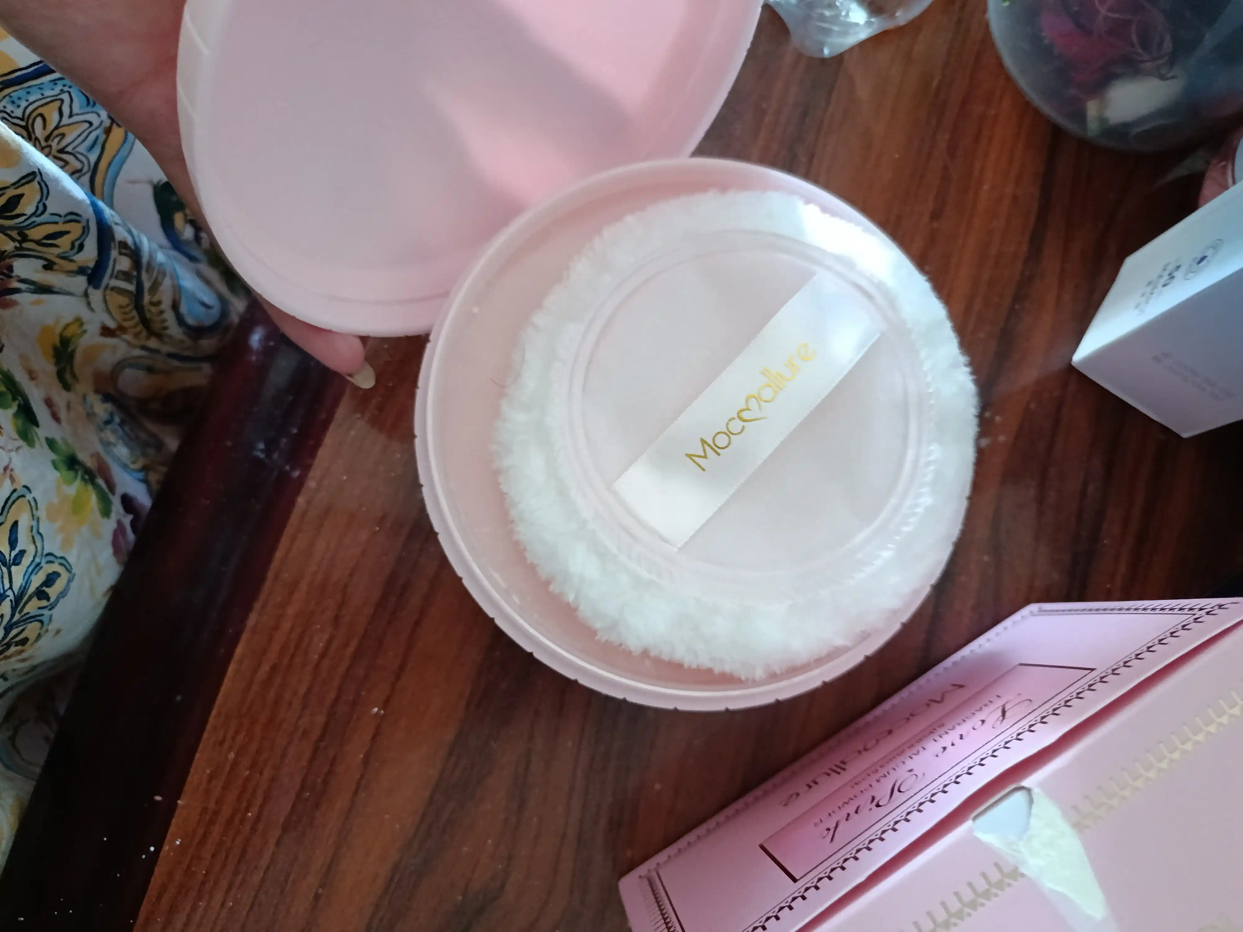 Ayollar uchun xushbo‘y talk, tana pudrasi Mocallure, 100 g