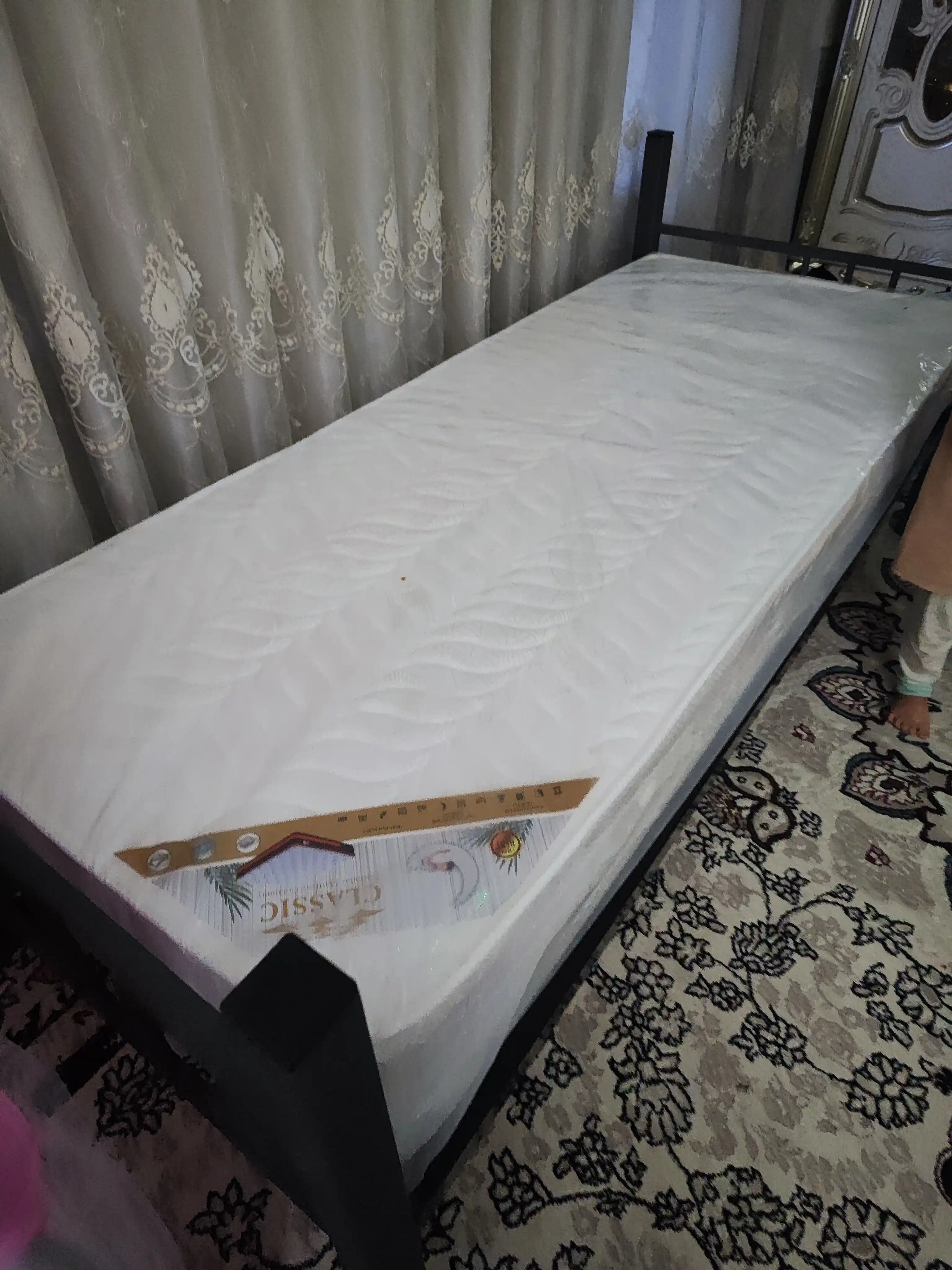Bolalar uchun ikki qavatli metall krovat, mustahkam va zamonaviy