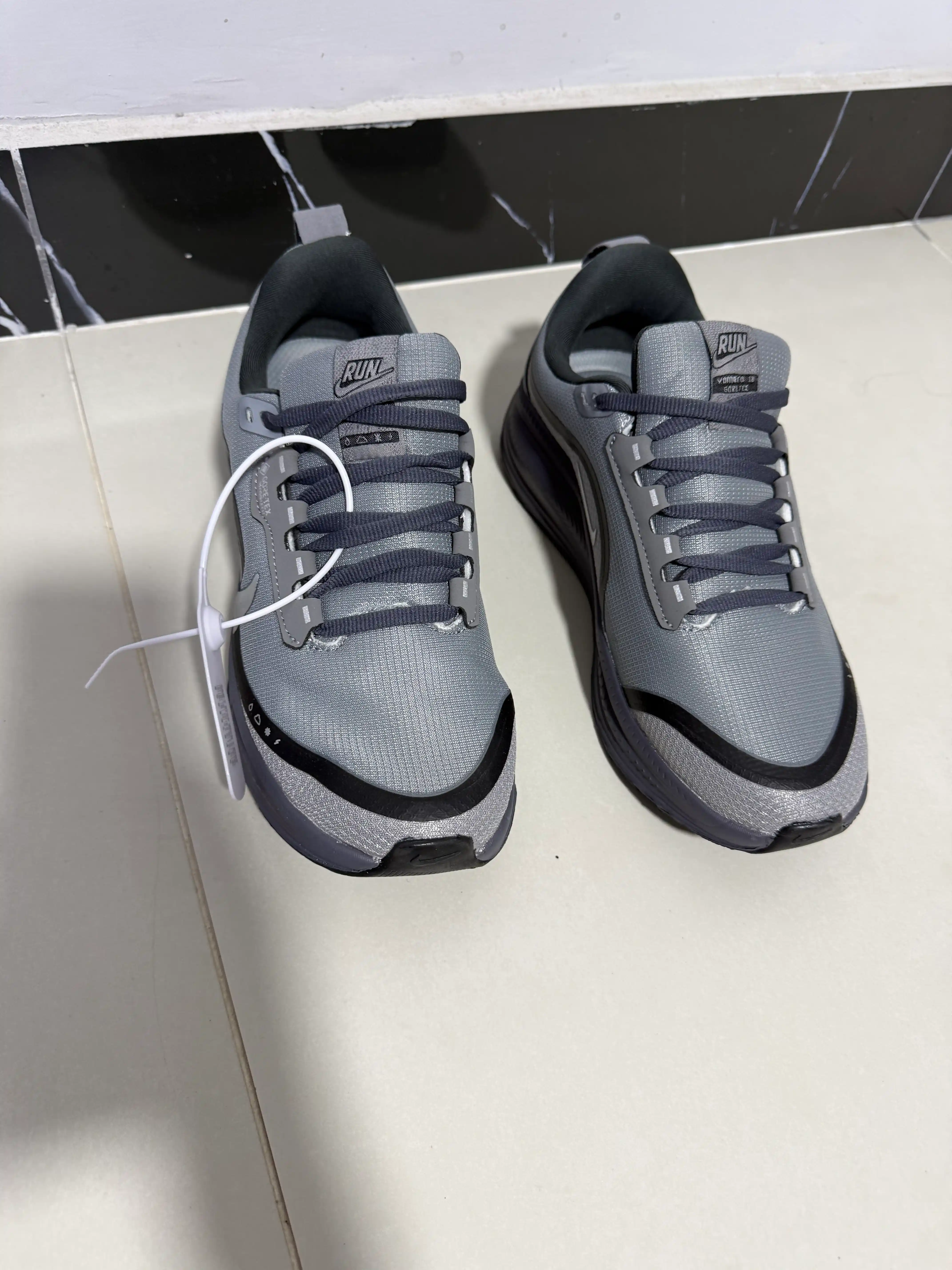 Nike Air, Max, ZoomX krossovkalari, 1 o‘lcham kattaroq olish tavsiya etiladi