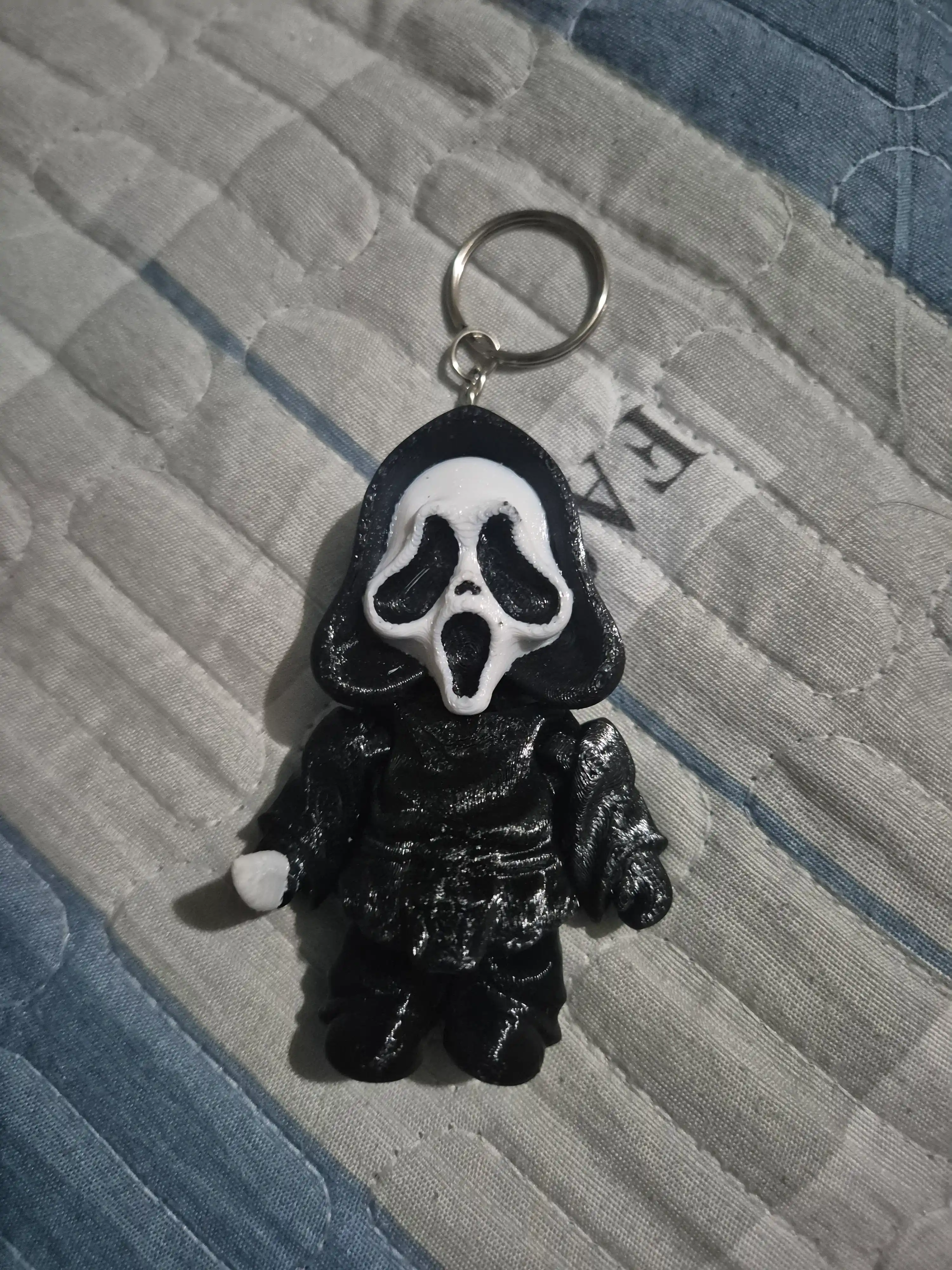 "Qichqiriq" "Xost" "Ghostface" harakatlanuvchi brelok stressga qarshi