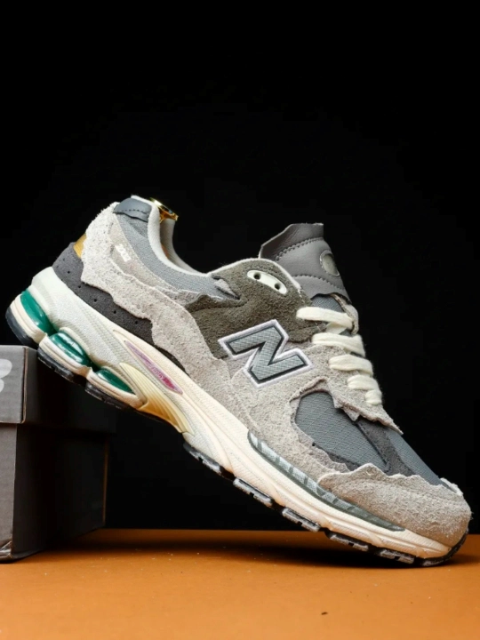 Erkaklar uchun New Balance 2002R sport krossovkalari, o‘lchamlari 40-44