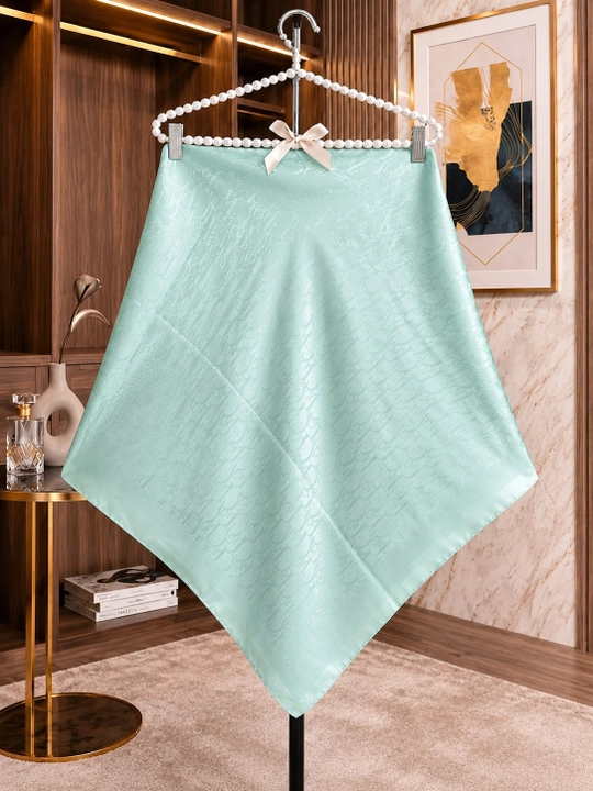 Ro‘mol ayollar uchun, hijob 100×100, Dior brendidan