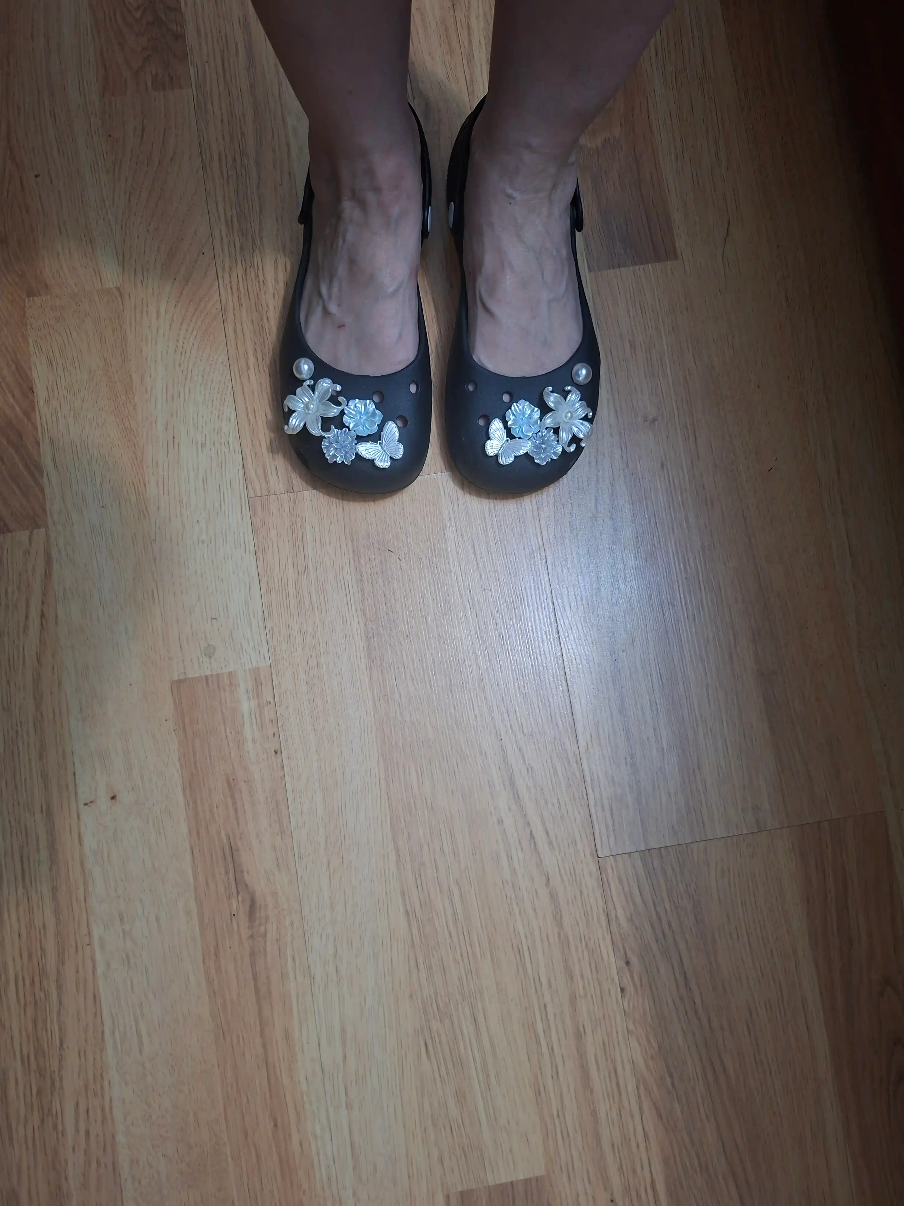 Crocs балетки для женщин, мягкие и легкие, с джибитсами орхидея