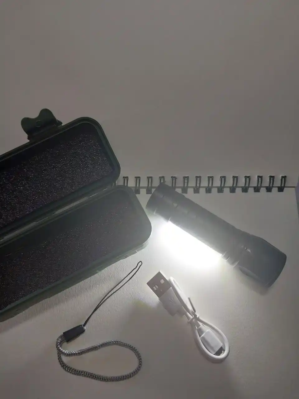 USB zaryadli fonar, yorqin nur, g‘ilofli, 3 buyum, ixcham va qulay, har joyda mos!