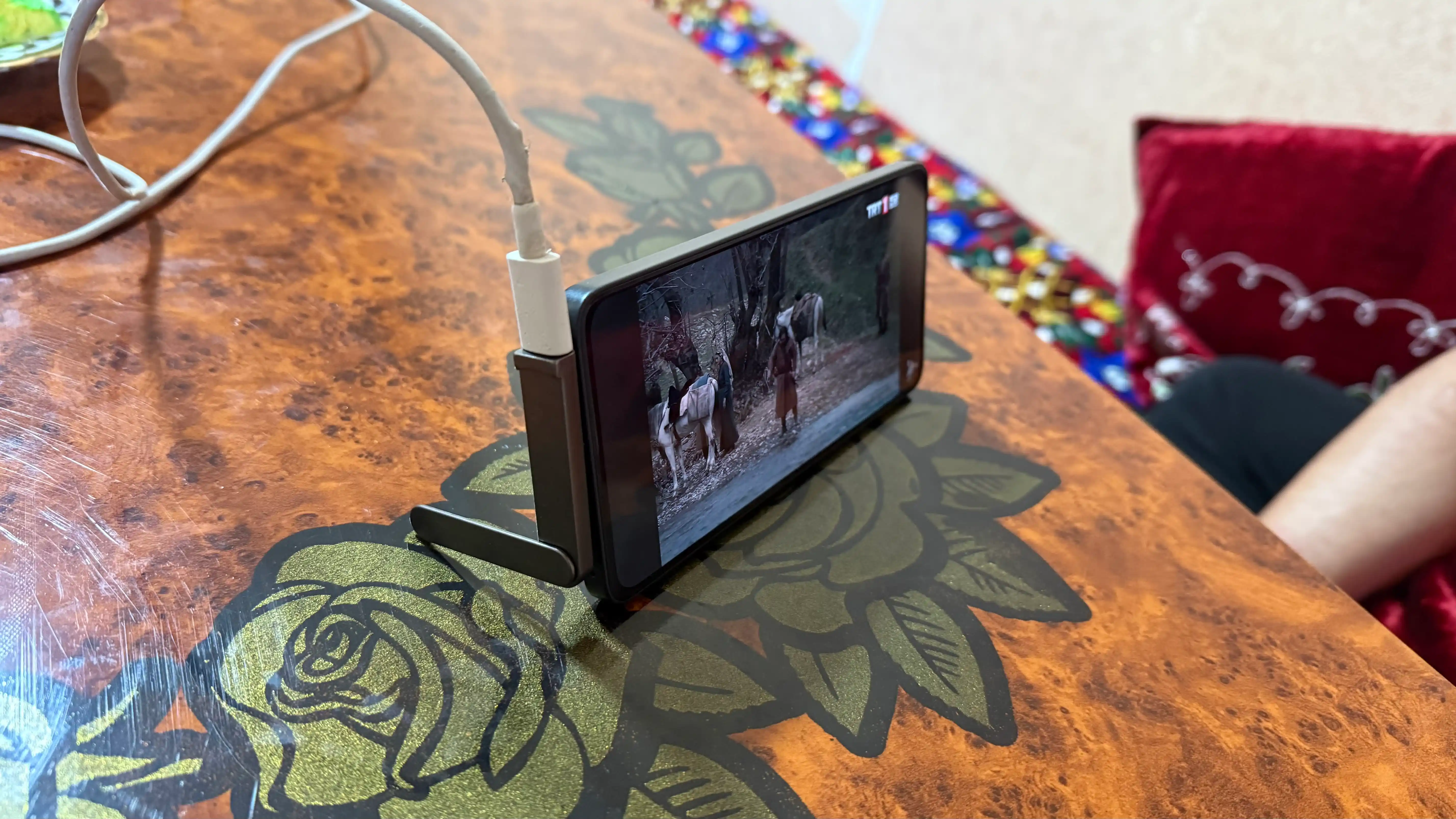 Кабель для зарядки телефона Type-C / USB → Type-C 240W со складной подставкой для телефона