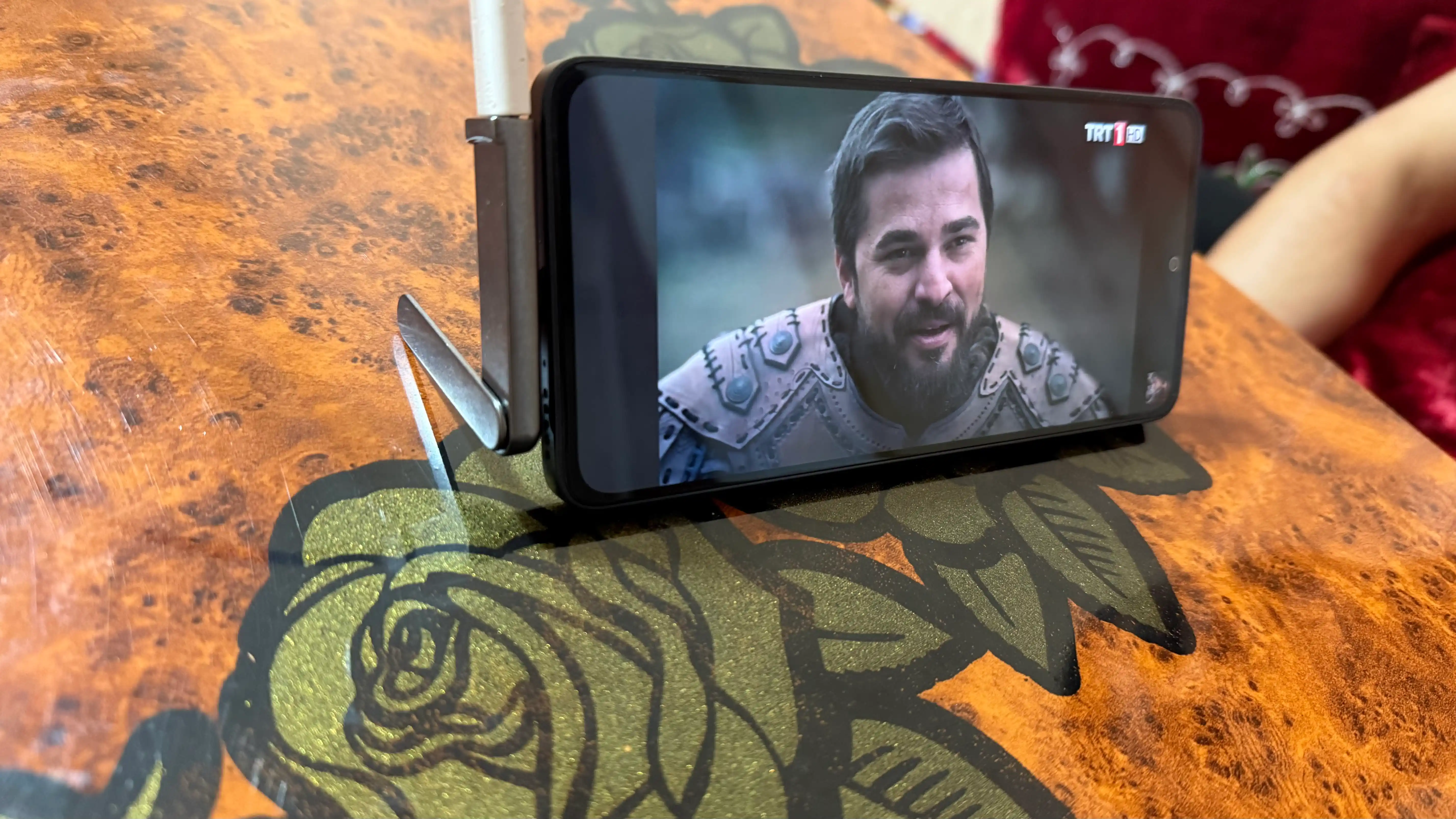 Кабель для зарядки телефона Type-C / USB → Type-C 240W со складной подставкой для телефона