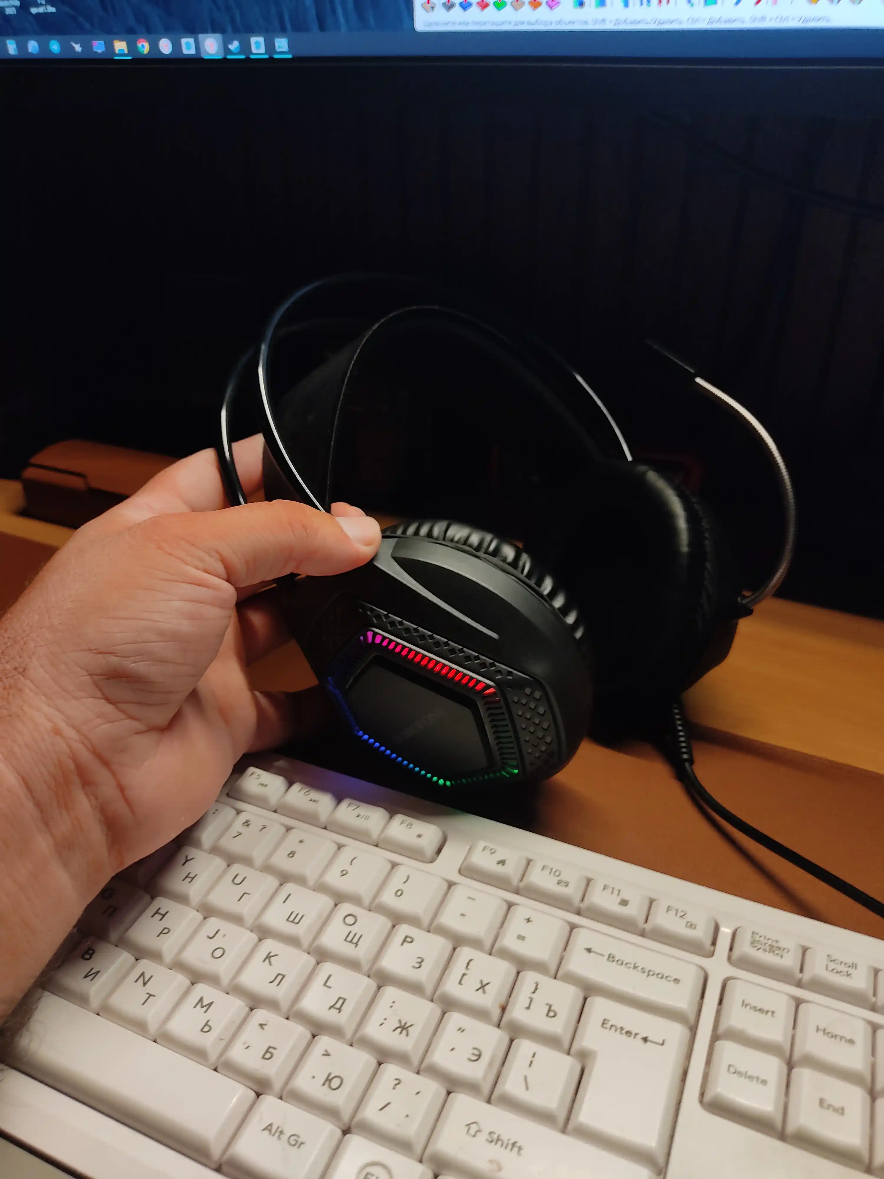 O'yin uchun simli quloqchinlar Borofone BO105, mikrofon va RGB yoritish bilan