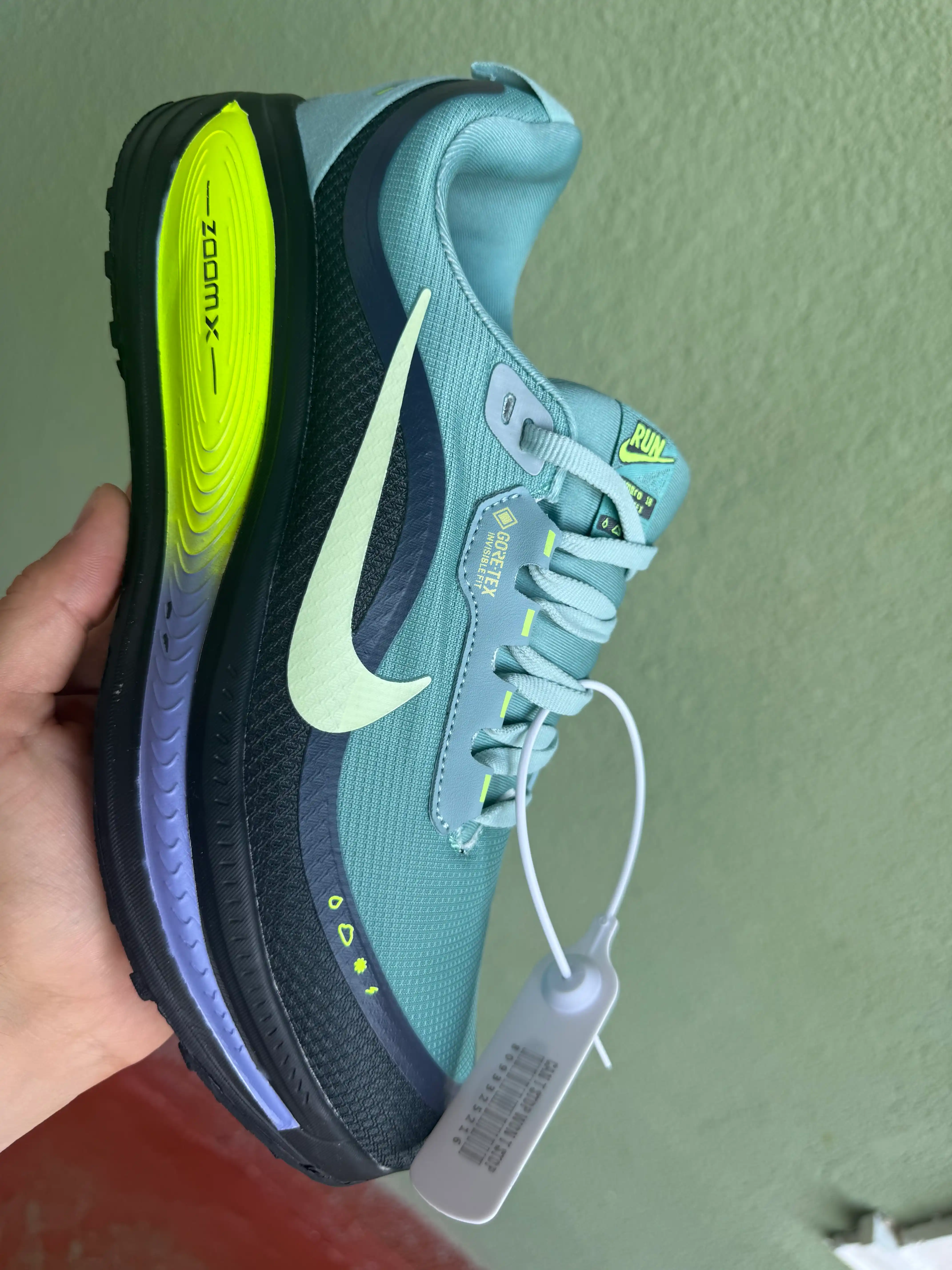 Nike ZoomX Run -Gore-Tex Edition o‘lchamlar: 40-45, 1 o'lcham katta olish tavsiya etiladi
