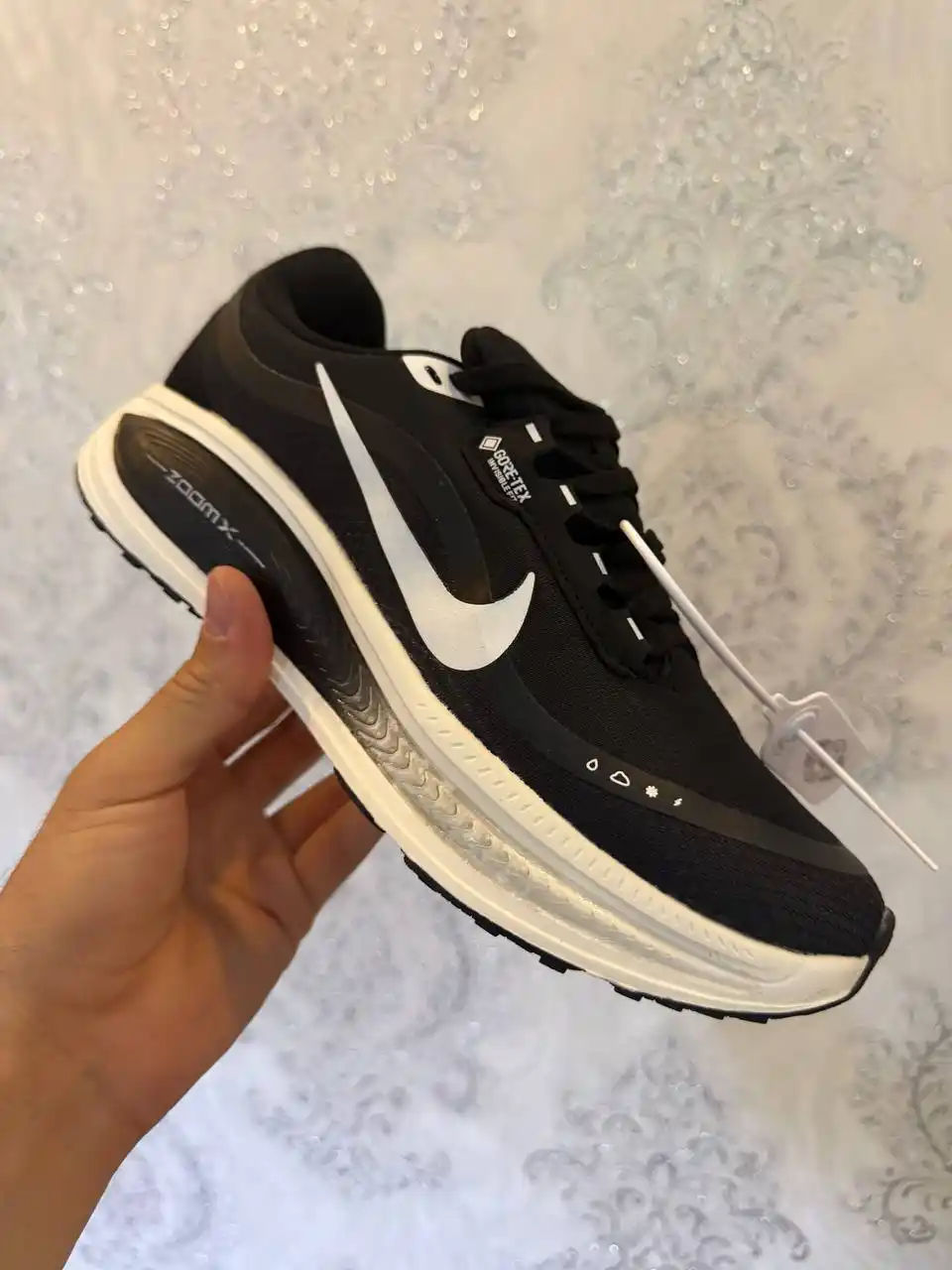 Nike ZoomX Run -Gore-Tex Edition o‘lchamlar: 40-45, 1 o'lcham katta olish tavsiya etiladi