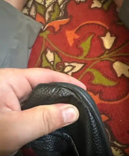 Erkaklar charm mokasinlari. Egiluvchan mokasinlar