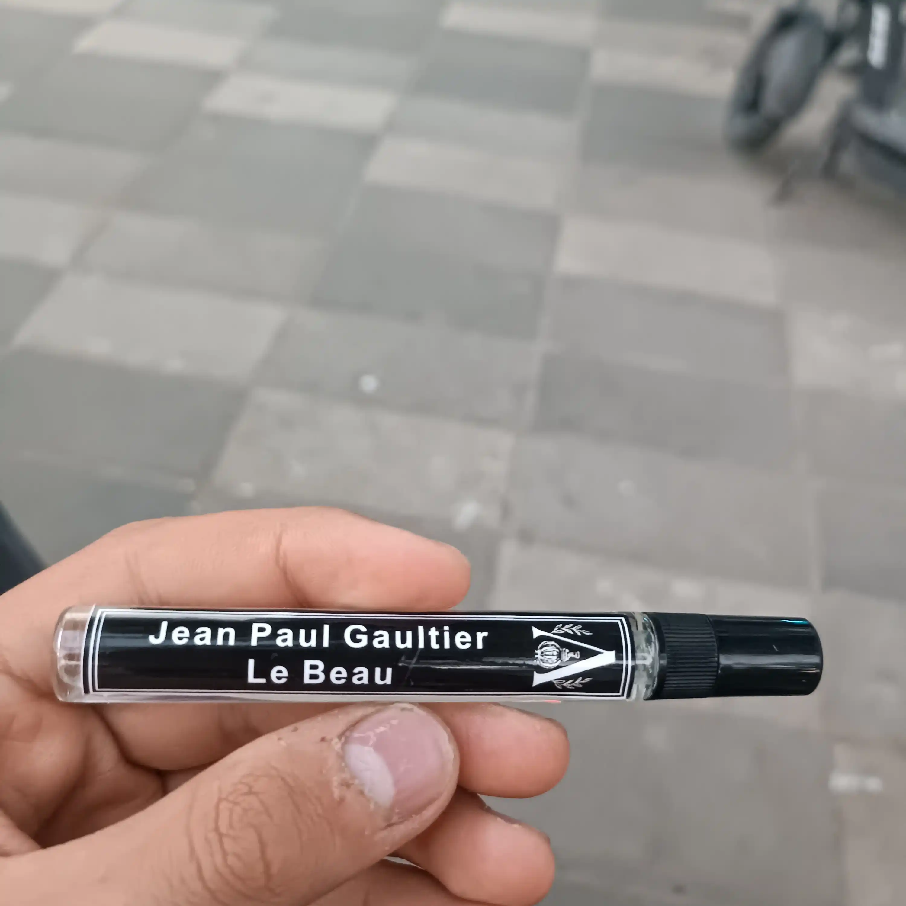 Atirlar erkaklar uchun Jean Paul Gaultier Le Beau erkaklar atiri xar mavsumga mos duxi