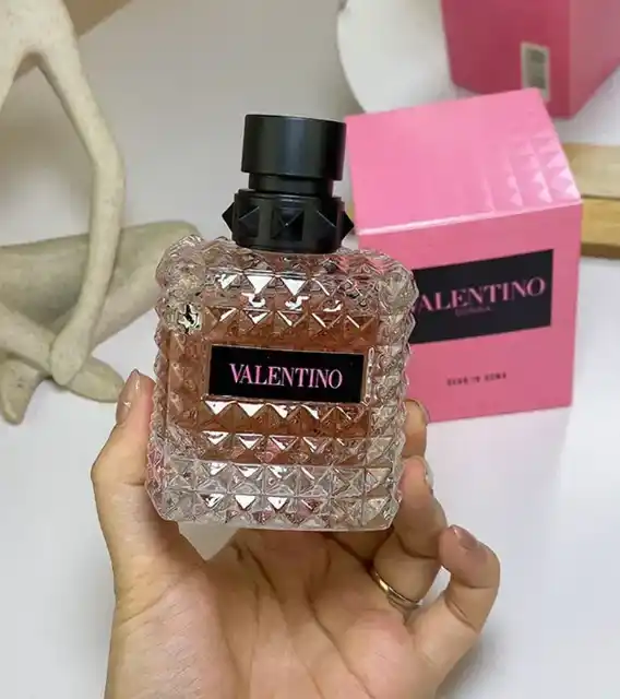 Женские духи Valentino BORN IN ROMA DONNA 100мл ноты мандарина
