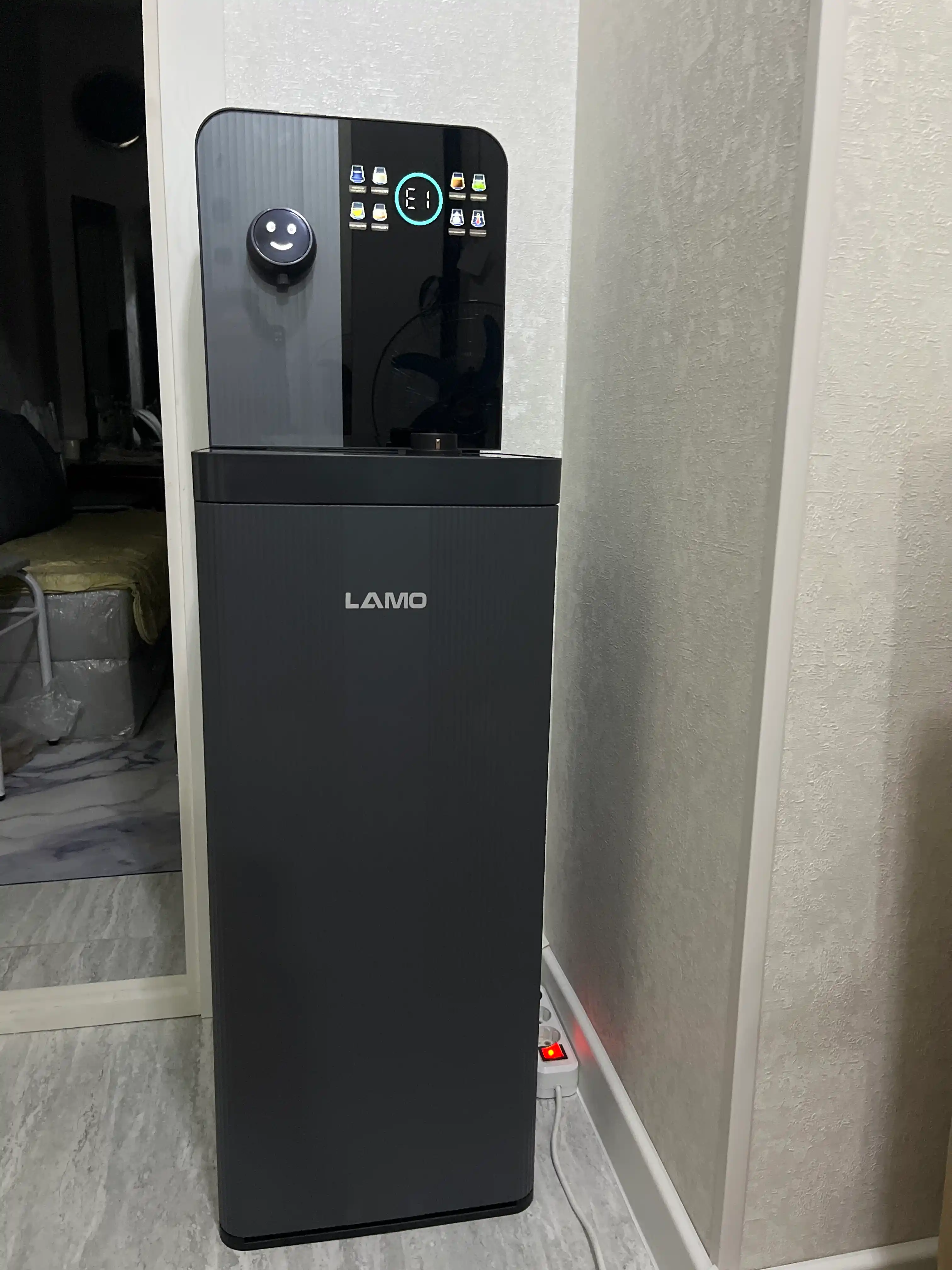 Кулер для воды LAMO LM-TE2503 с чайником и сенсорным управлением