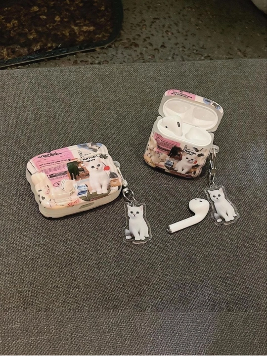 Текстурированный чехол для AirPods с объемным 3D цветком