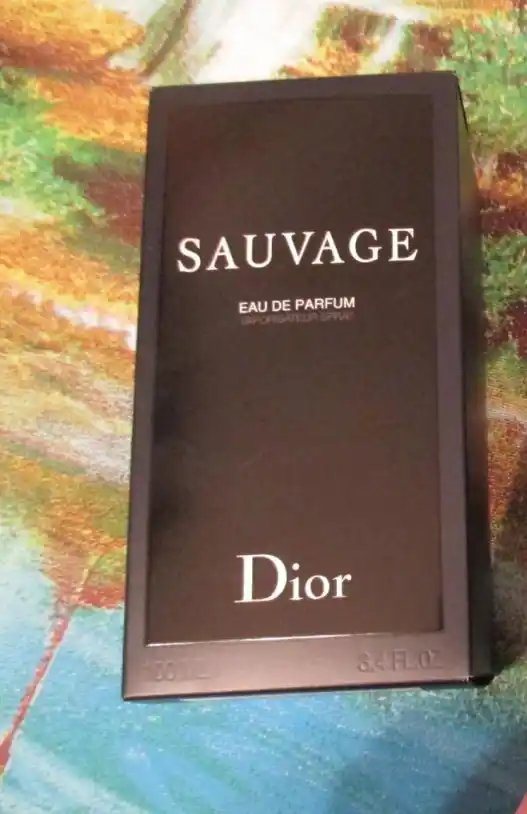 Erkaklar parfyumlangan suvi Dior Sauvage, 100 ml, to‘yingan hid