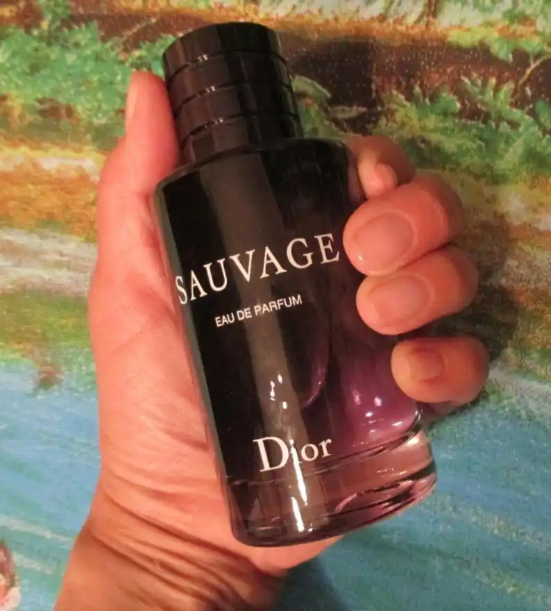 Erkaklar parfyumlangan suvi Dior Sauvage, 100 ml, to‘yingan hid