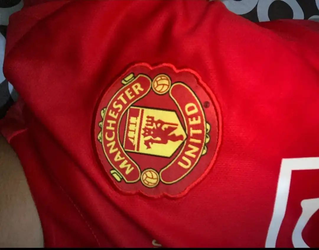 Futbol formasi Retro. Maktab uchun