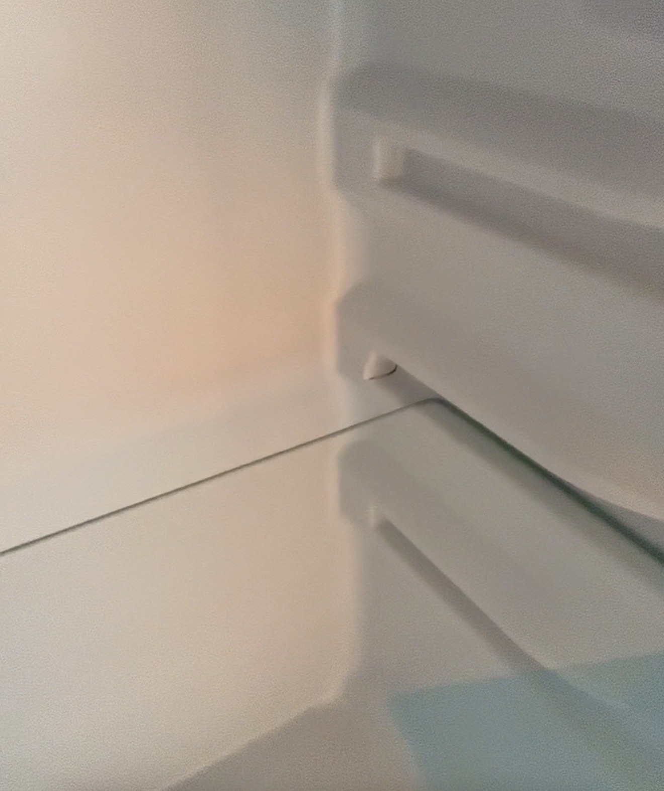 AIWA Mini Muzlatgich, 1 eshikli kompakt sovutgich, ichki muzxona bo‘limli, oq/qora/kulrang
