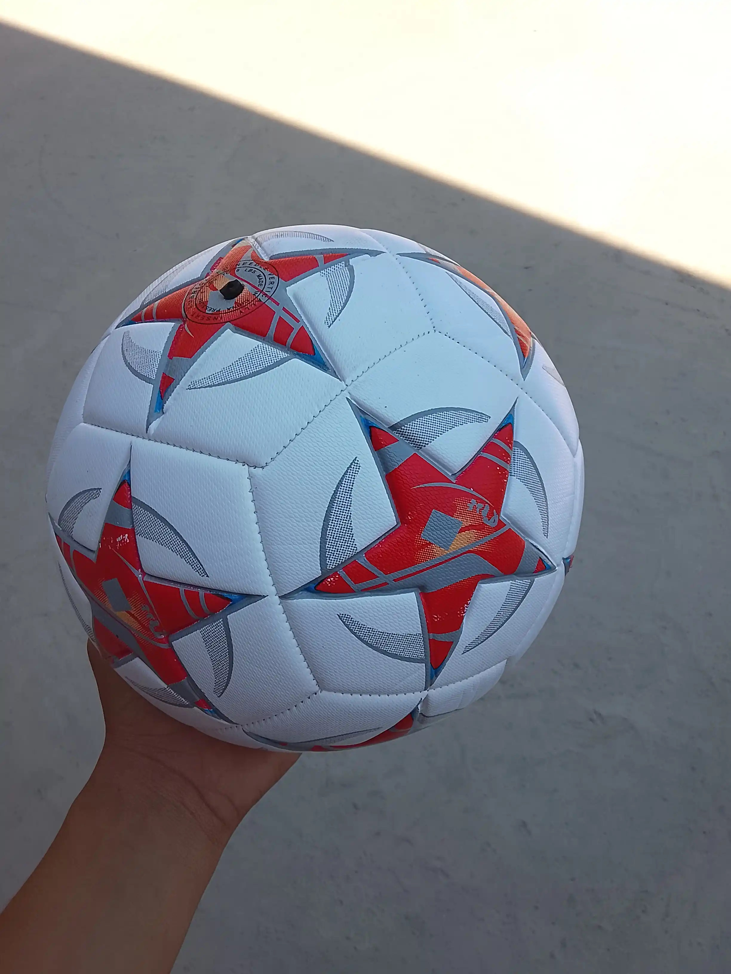 O‘yin va mashg‘ulotlar uchun 5-raqamli futbol to‘pi, turli dizayn va modellarda