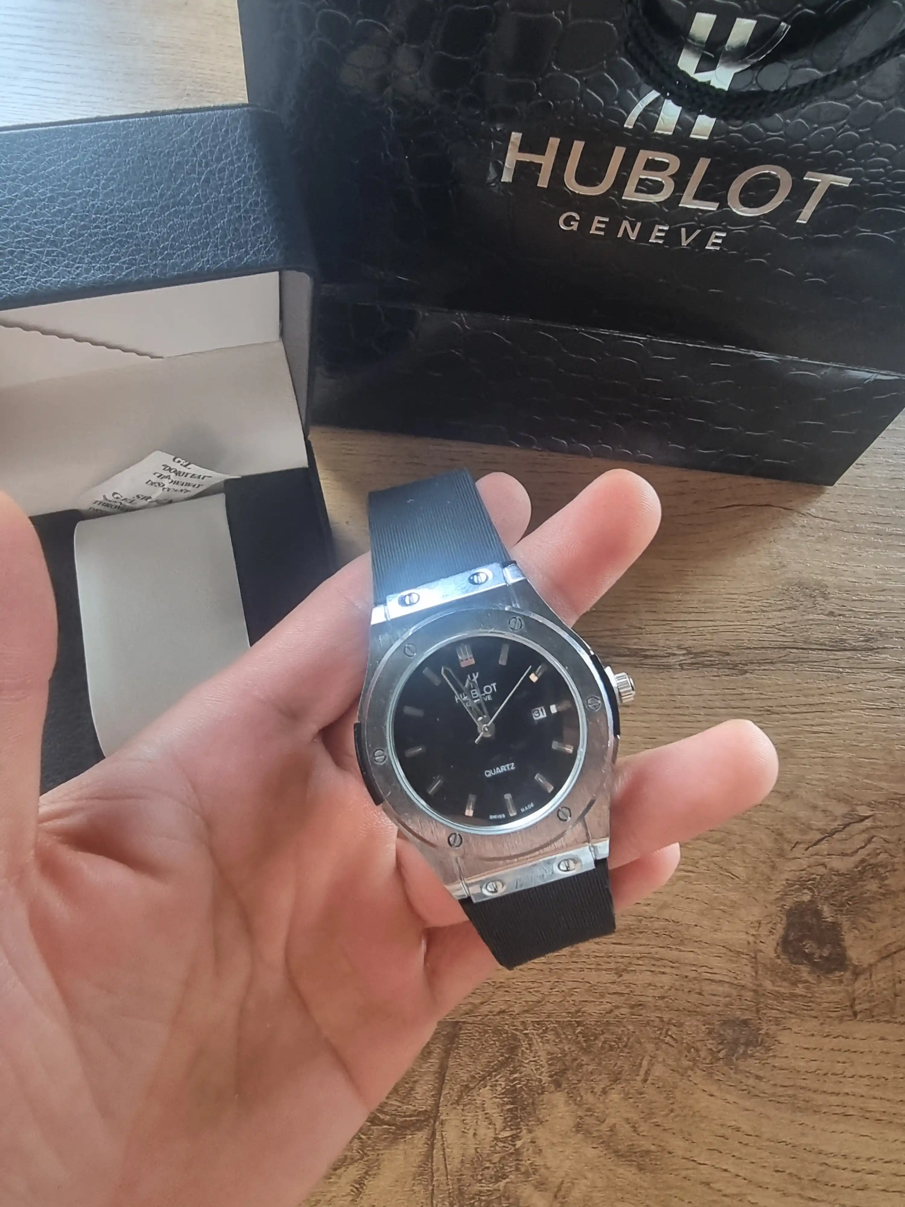 Erkaklar qo‘l soati Hublot Quartz – Mineral shisha, silikon remeshok, sana ko‘rsatkichi