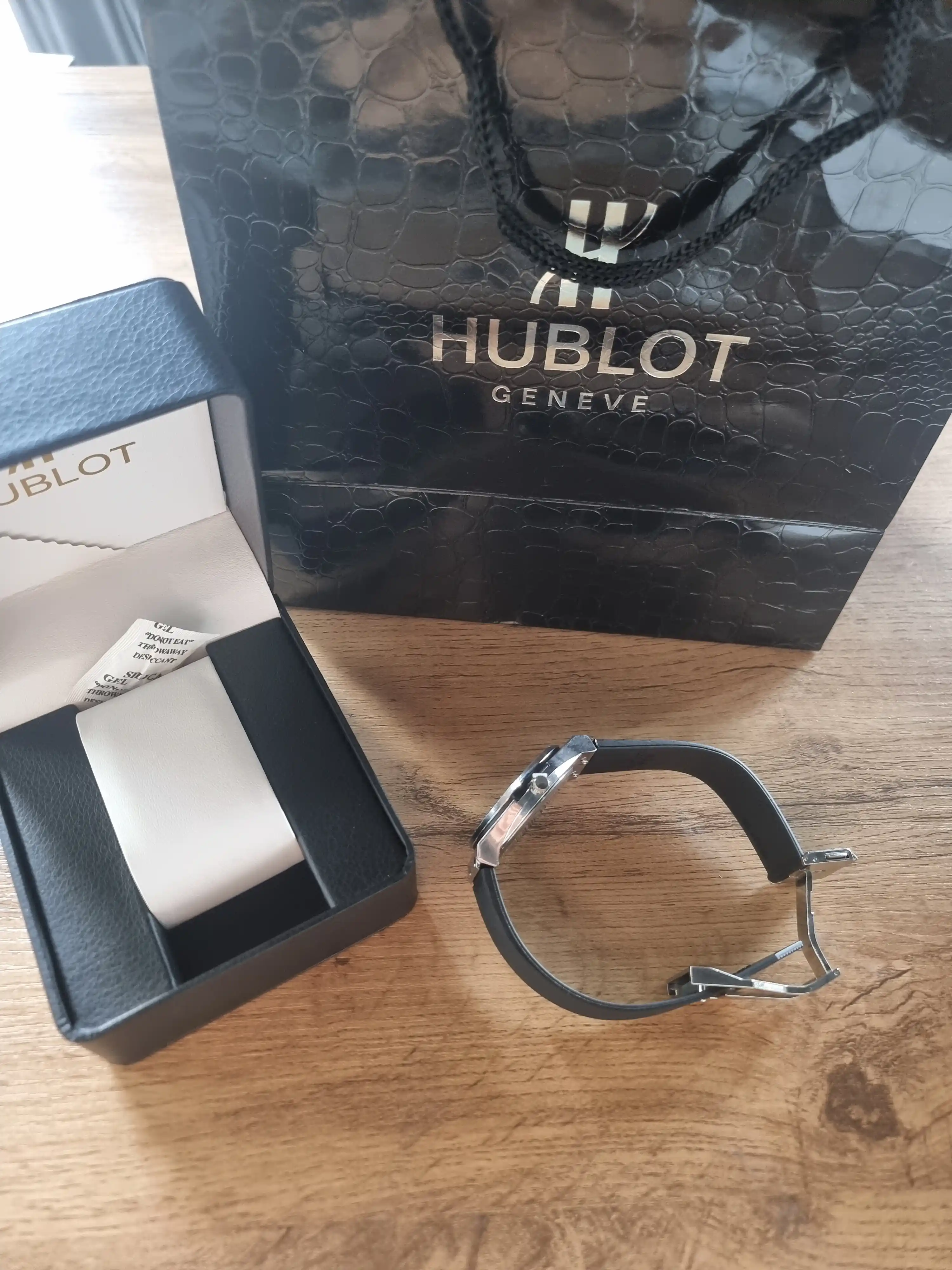 Erkaklar qo‘l soati Hublot Quartz – Mineral shisha, silikon remeshok, sana ko‘rsatkichi