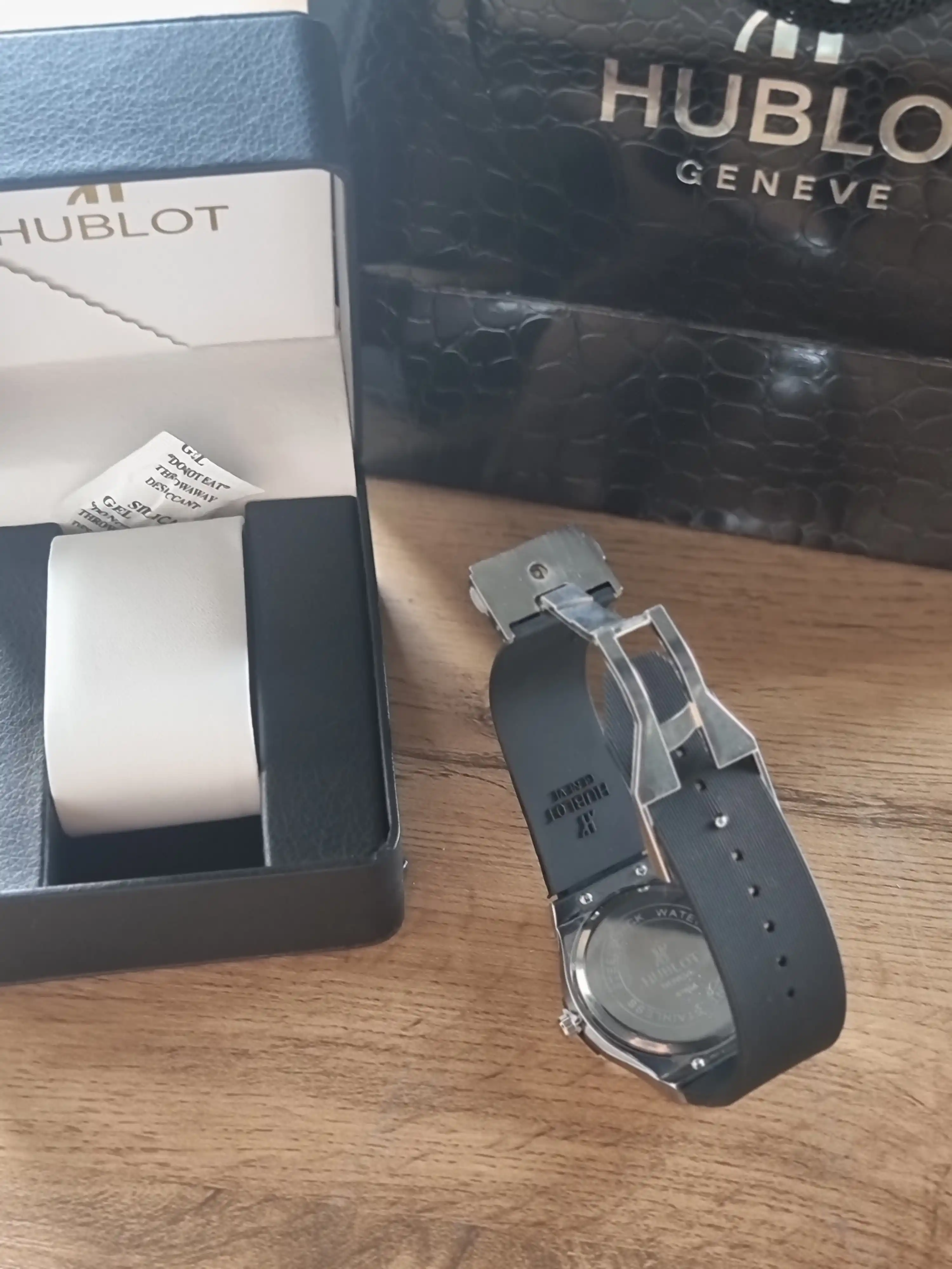 Erkaklar qo‘l soati Hublot Quartz – Mineral shisha, silikon remeshok, sana ko‘rsatkichi