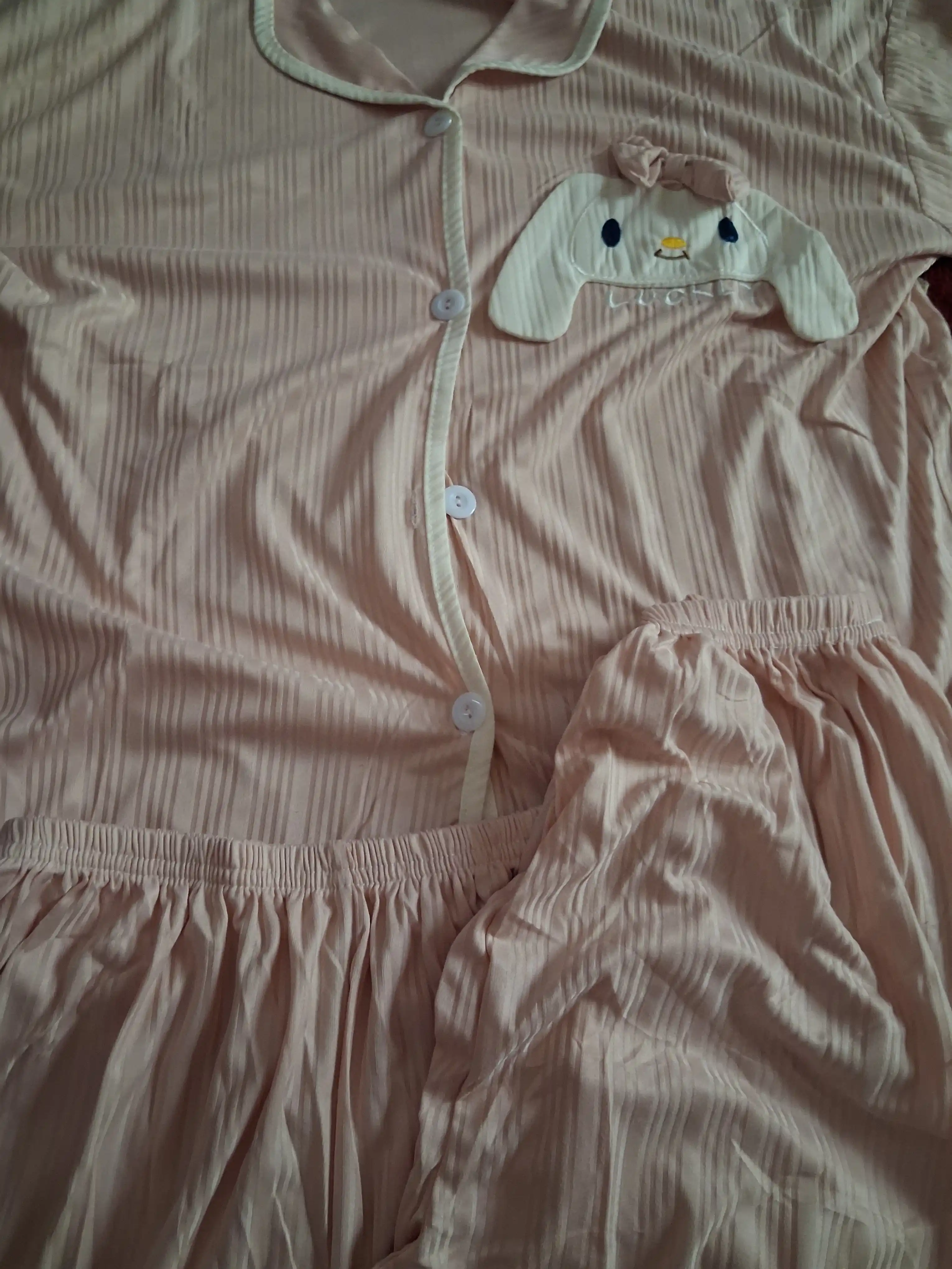 Ayollar pijamasi komplekt 3 tasi 1, ko‘ylak, shortik va shim, 4 rang, M-XL