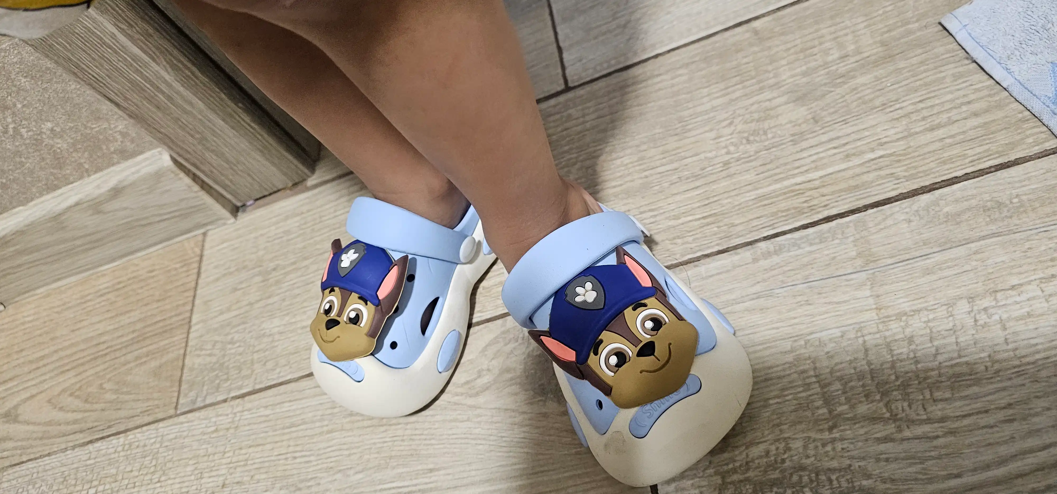 Bolalar shippaklari, sabo sandallari, olinadigan o'yinchoqlar bilan