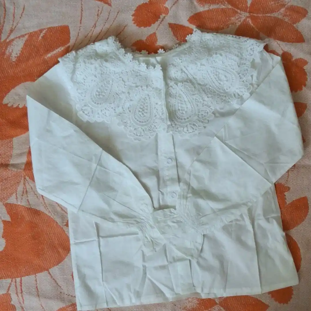 Qizlar uchun maktab formasi, oq ko‘ylak, qora sarafan, 7-12 yosh, maktab formasi
