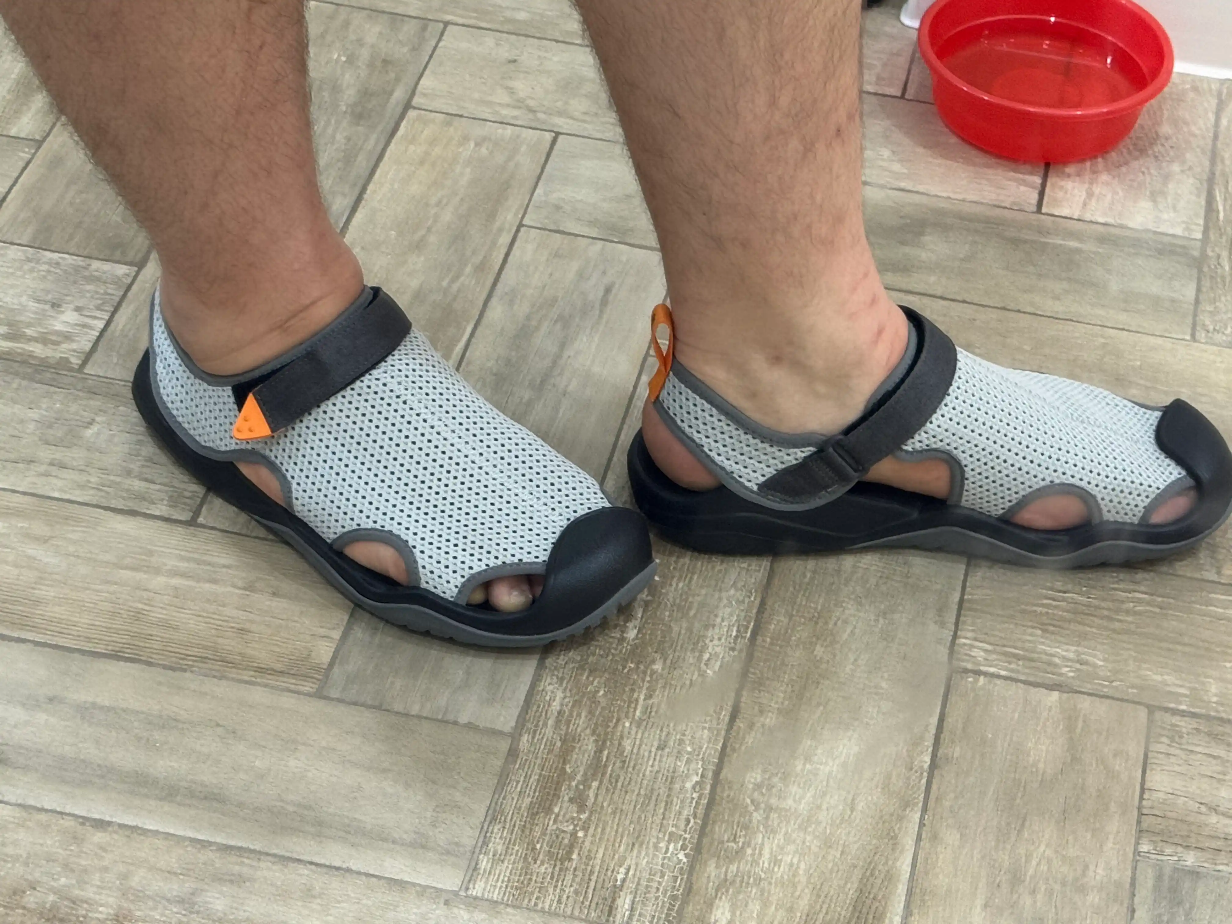 CROCS Swiftwater Mesh Deck Sandal 211095-1NM, ayollar va erkaklar uchun
