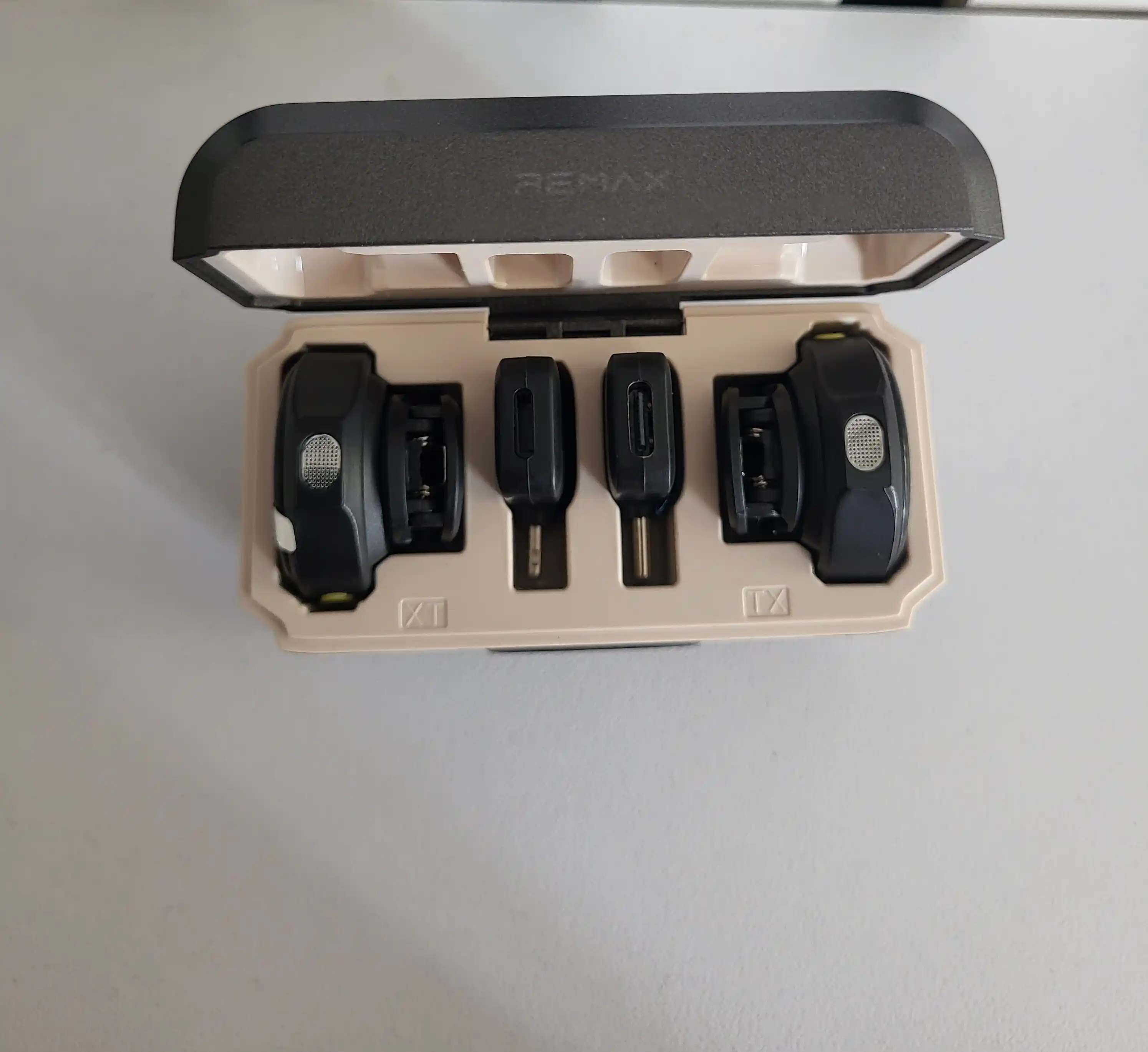 Simsiz petlichka mikrofon telefon uchun Type-C / Lightning, kontent va intervyu uchun