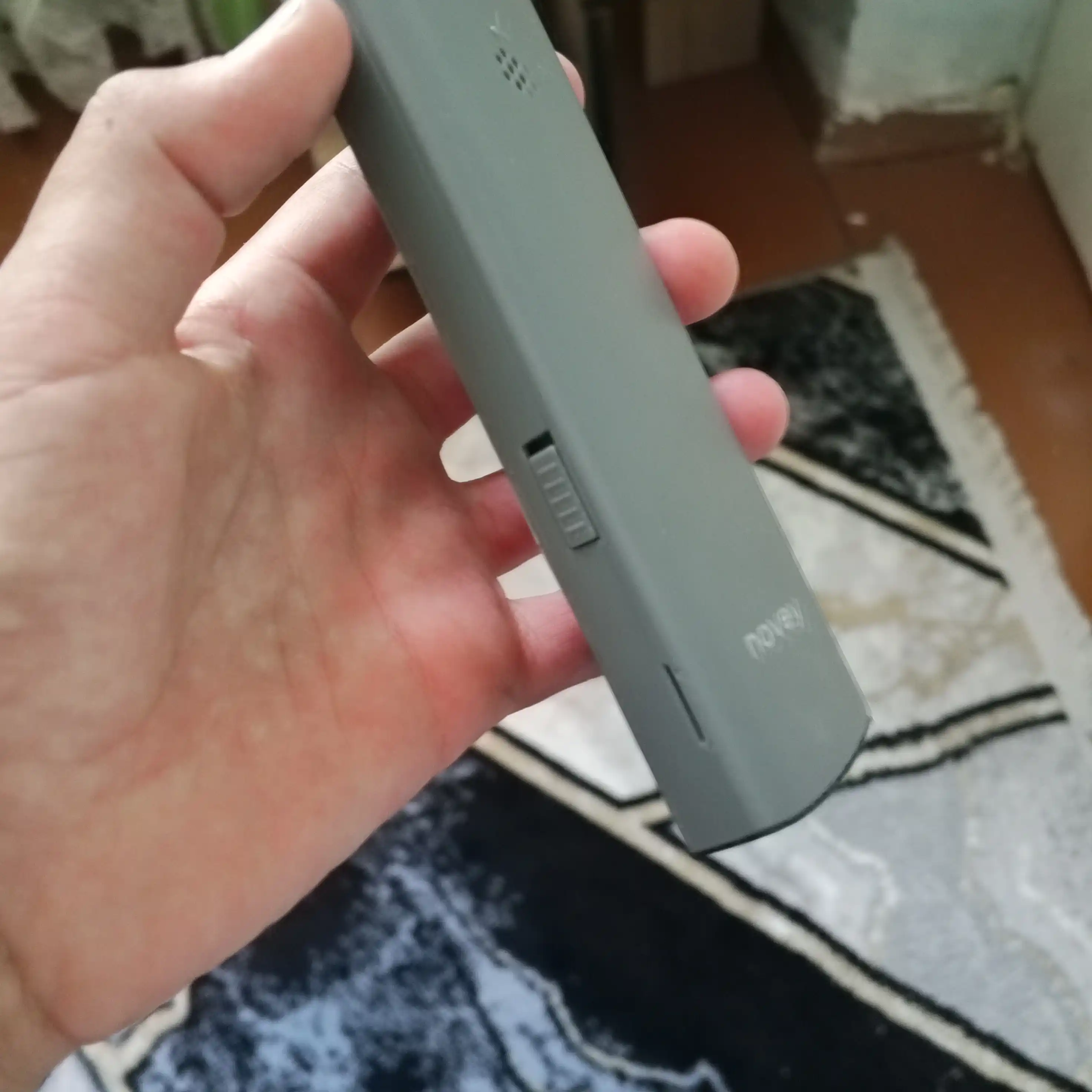 Novey 130 knopkali telefon, ingichka korpus, kamerasiz, 2 SIM