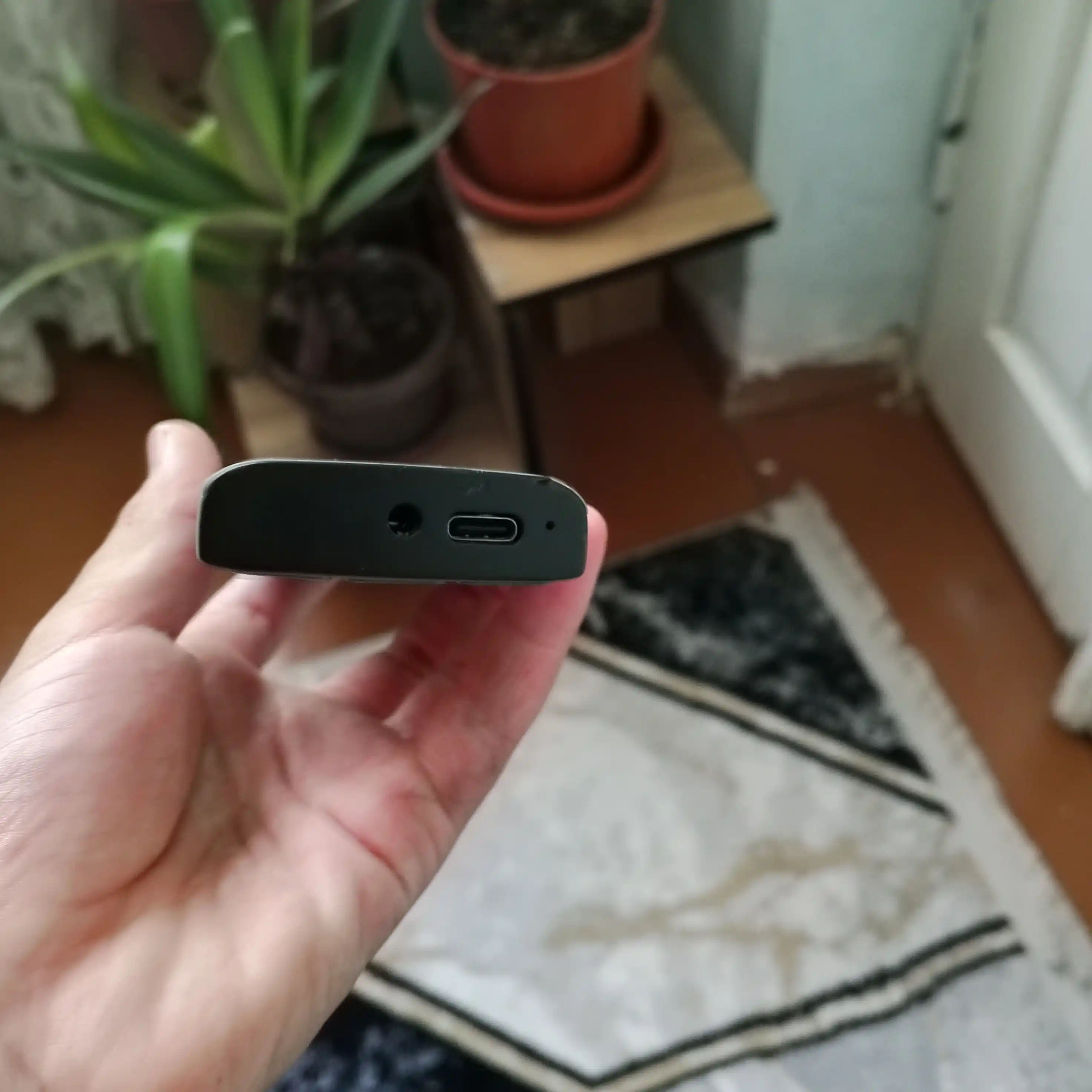 Novey 130 knopkali telefon, ingichka korpus, kamerasiz, 2 SIM