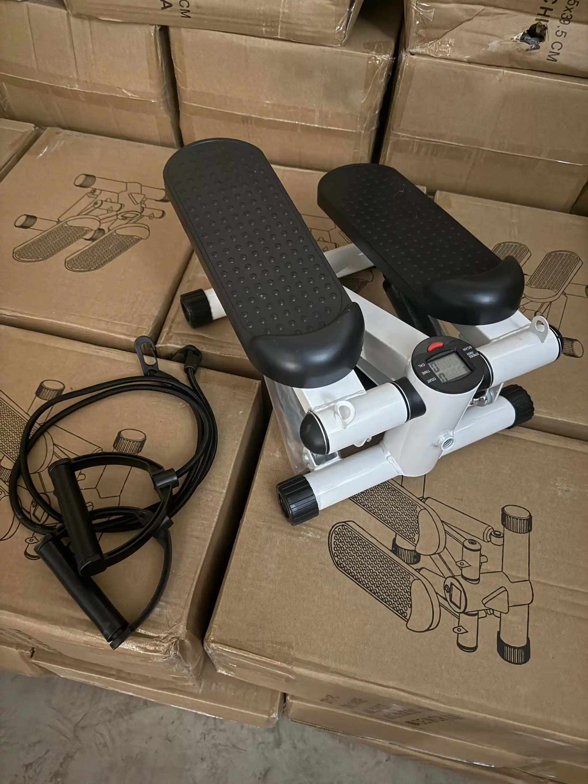 Mini stepper trenajor – uy sharoitida kardio va oyoq mashqlari uchun